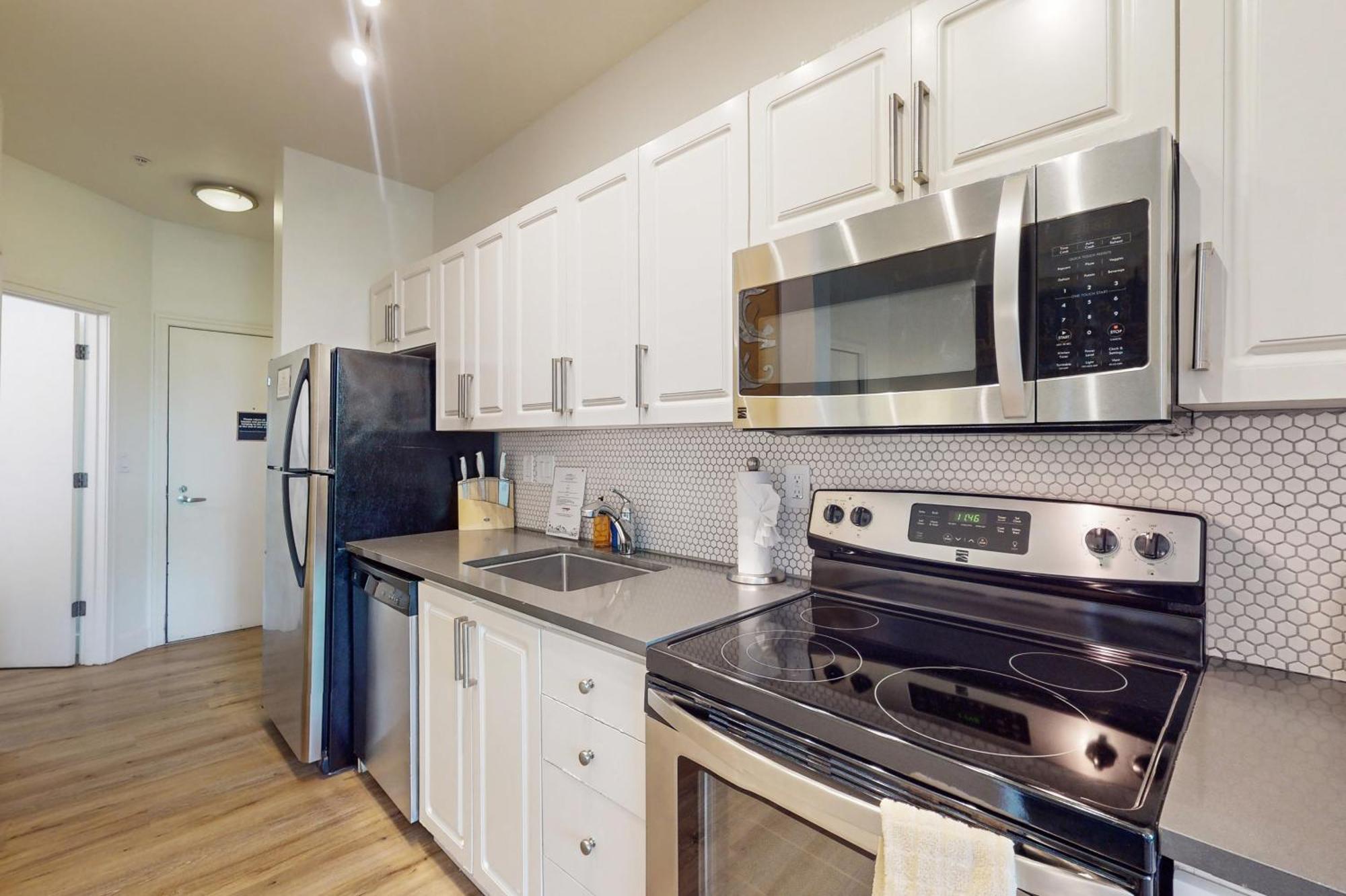 Belltown Court Space Needle Studio *