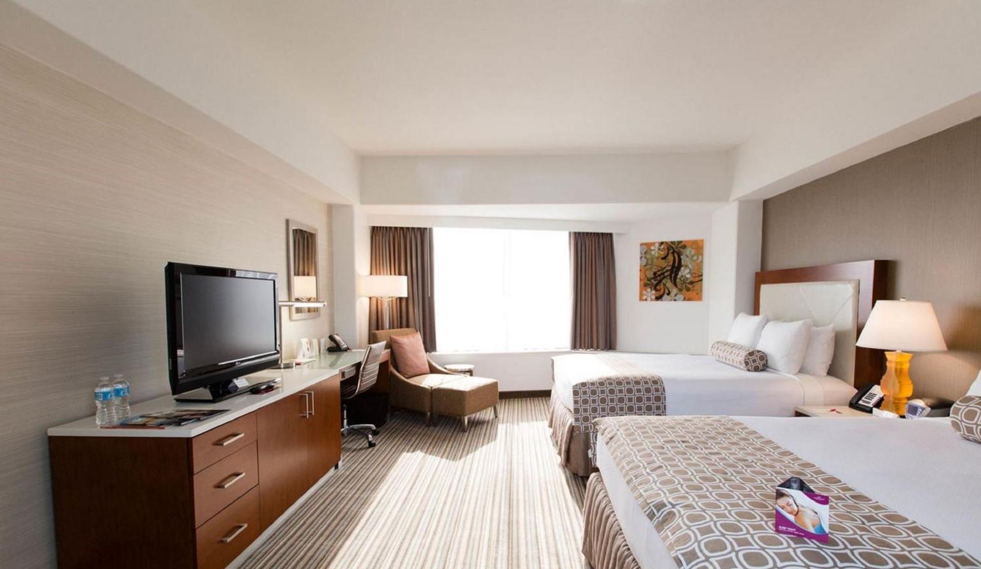 Crowne Plaza Newly Renovated With No Fee Hotel Seattle
