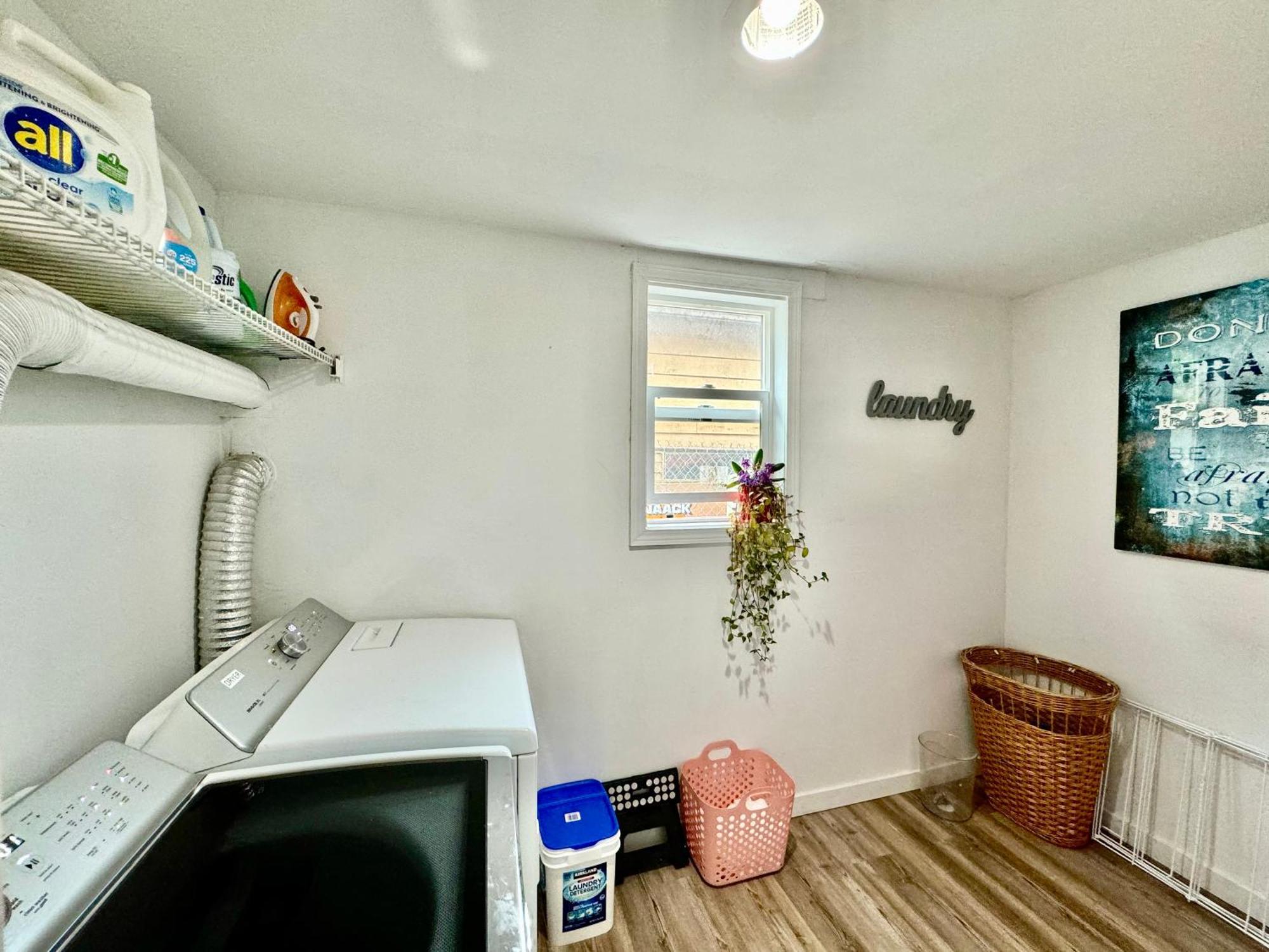 Private With Two Twin Beds Air Conditioning And Shared Bathrooms Located Near Seatac Airport And Downtown Seattle