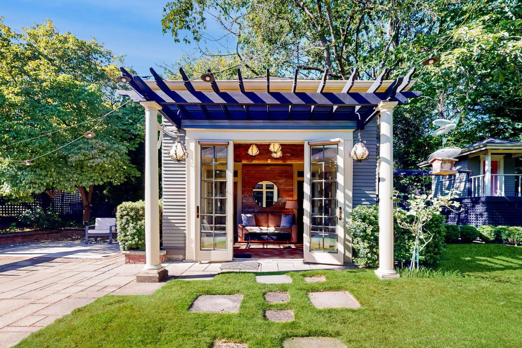 The Carriage House * Seattle