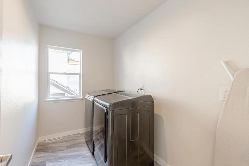 Luxurious 5 Bedroom With Ac And Ev Plug Holiday home