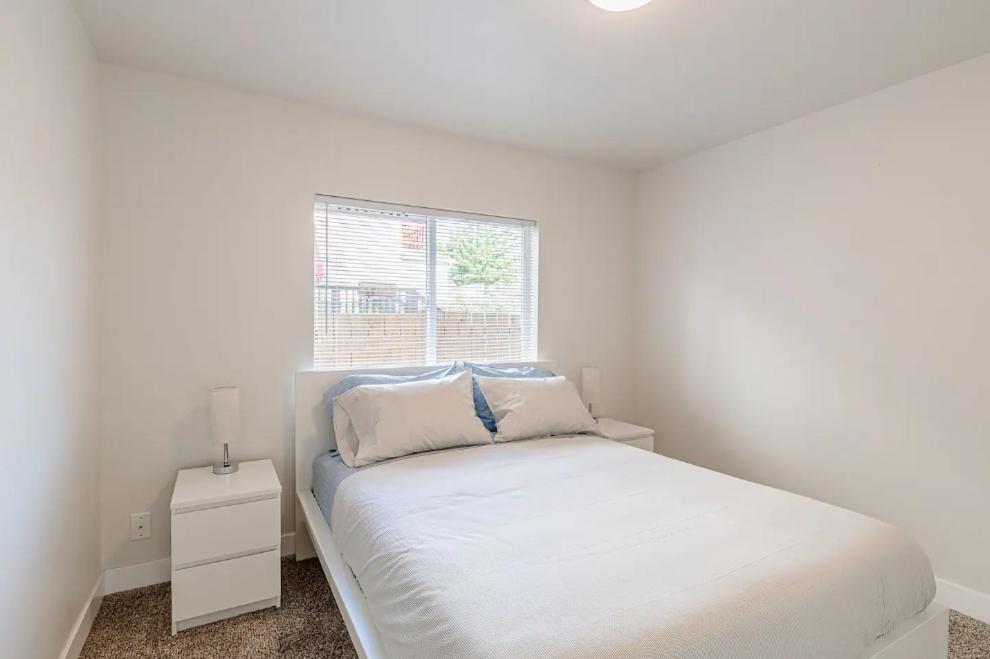Luxurious 5 Bedroom With Ac And Ev Plug *