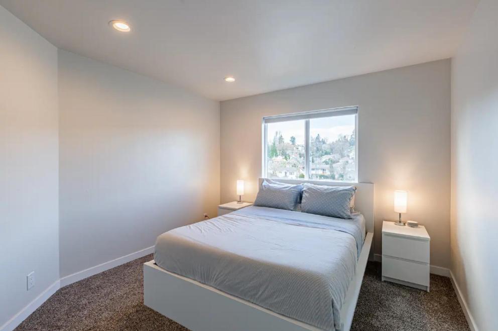 Luxurious 5 Bedroom With Ac And Ev Plug Holiday home *