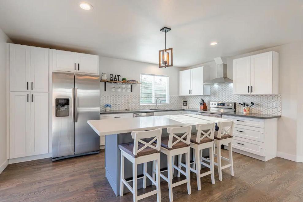 Luxurious 5 Bedroom With Ac And Ev Plug Holiday home Seattle