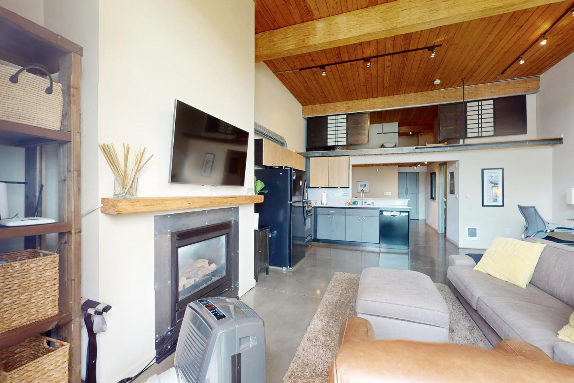 19th Avenue Lofts Unit 213 Hotel