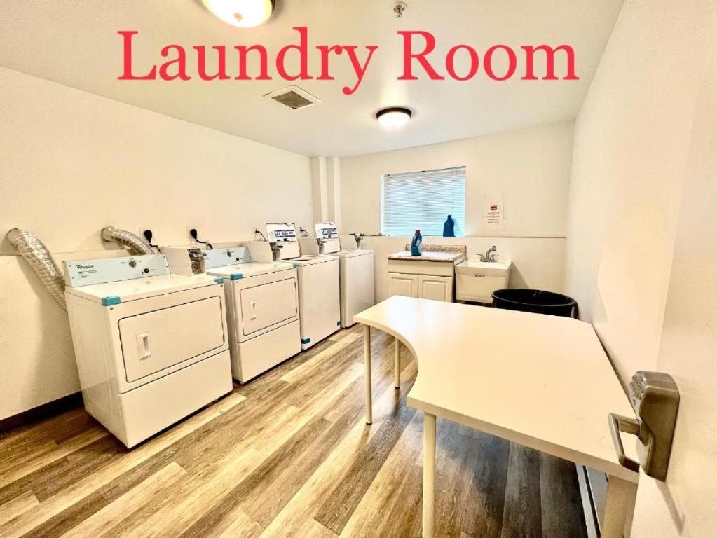 Apartment Private With Shared Bathroom With Another Unit, 10 Minutes Walk To Of Washington