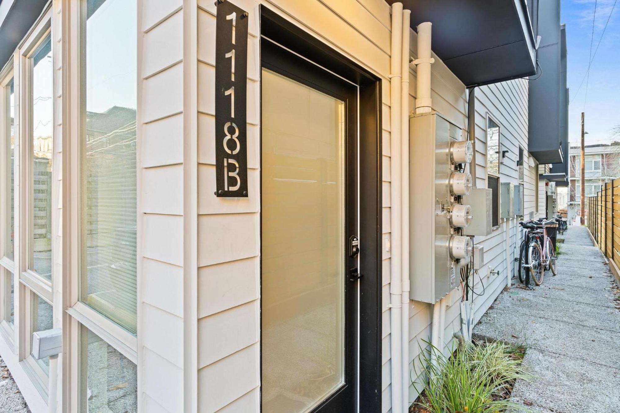 New Townhome In The Heart Of * Seattle