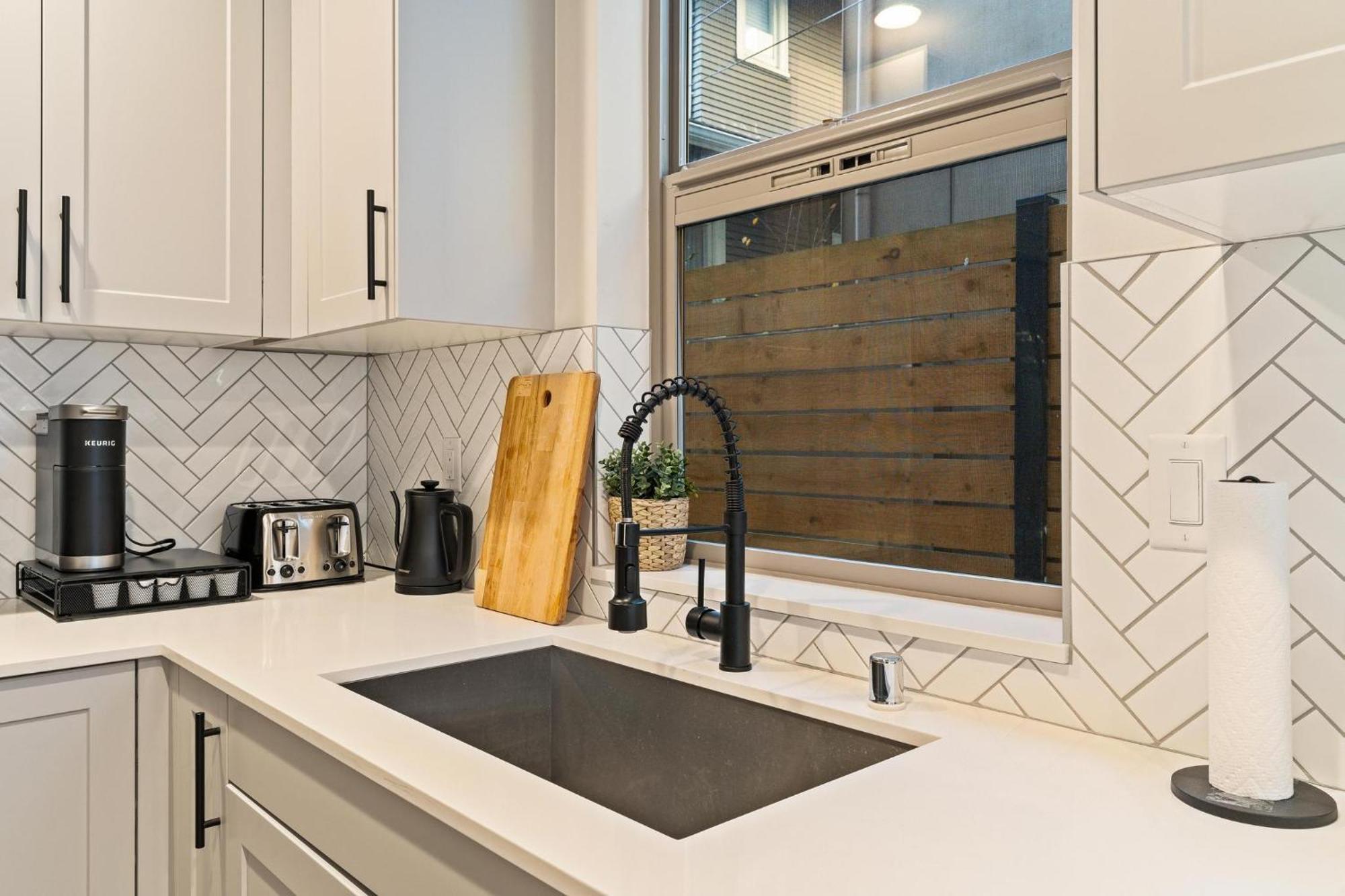 New Townhome In The Heart Of Holiday home *