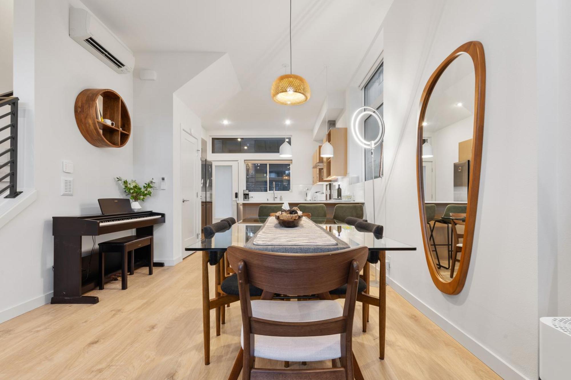 Luxe With Views & Rooftop * Seattle
