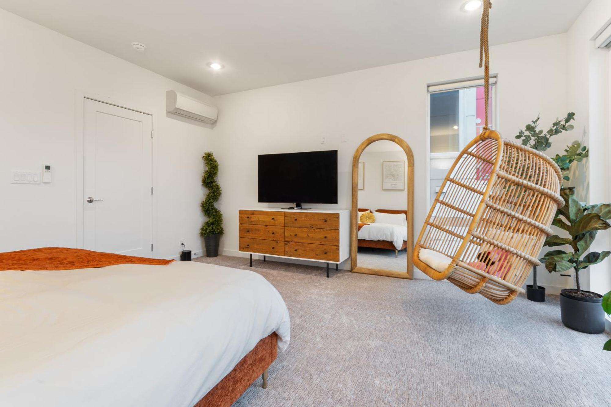 Luxe With Views & Rooftop Seattle