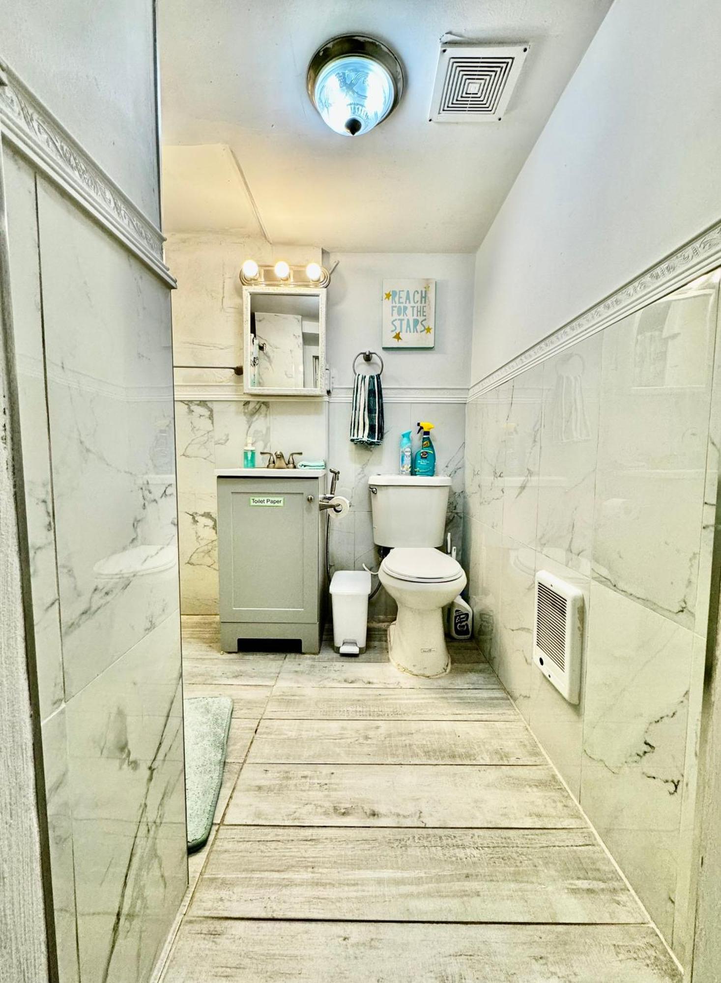 Homestay Private With Two Twin Beds Air Conditioning And Shared Bathrooms Located Near Seatac Airport And Downtown Seattle