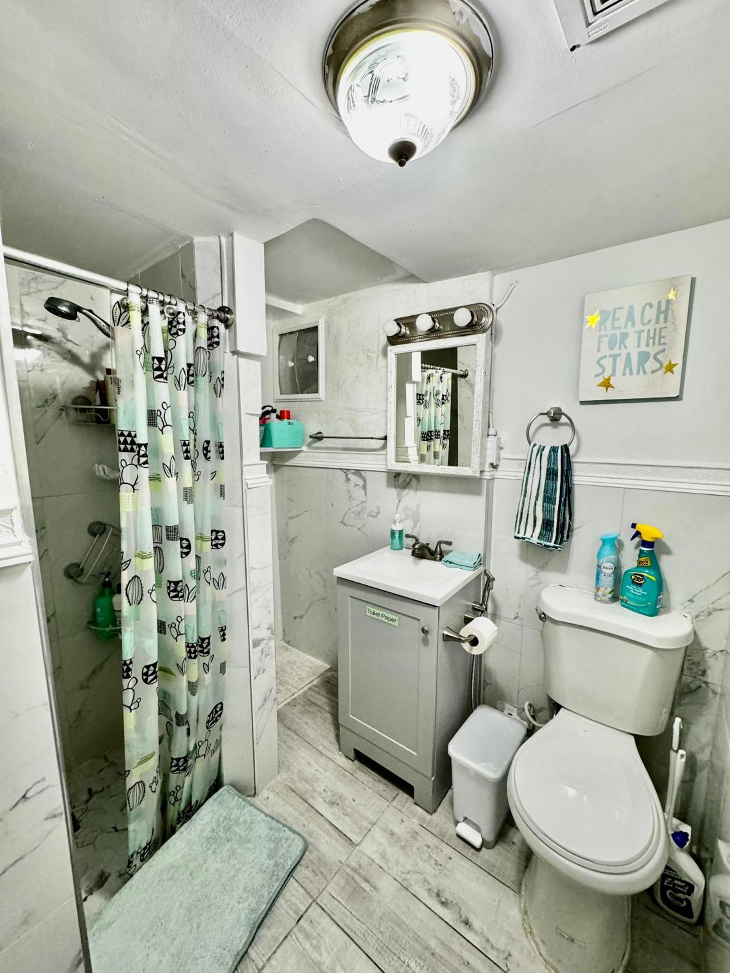 Private With Two Twin Beds Air Conditioning And Shared Bathrooms Located Near Seatac Airport And Downtown * Seattle