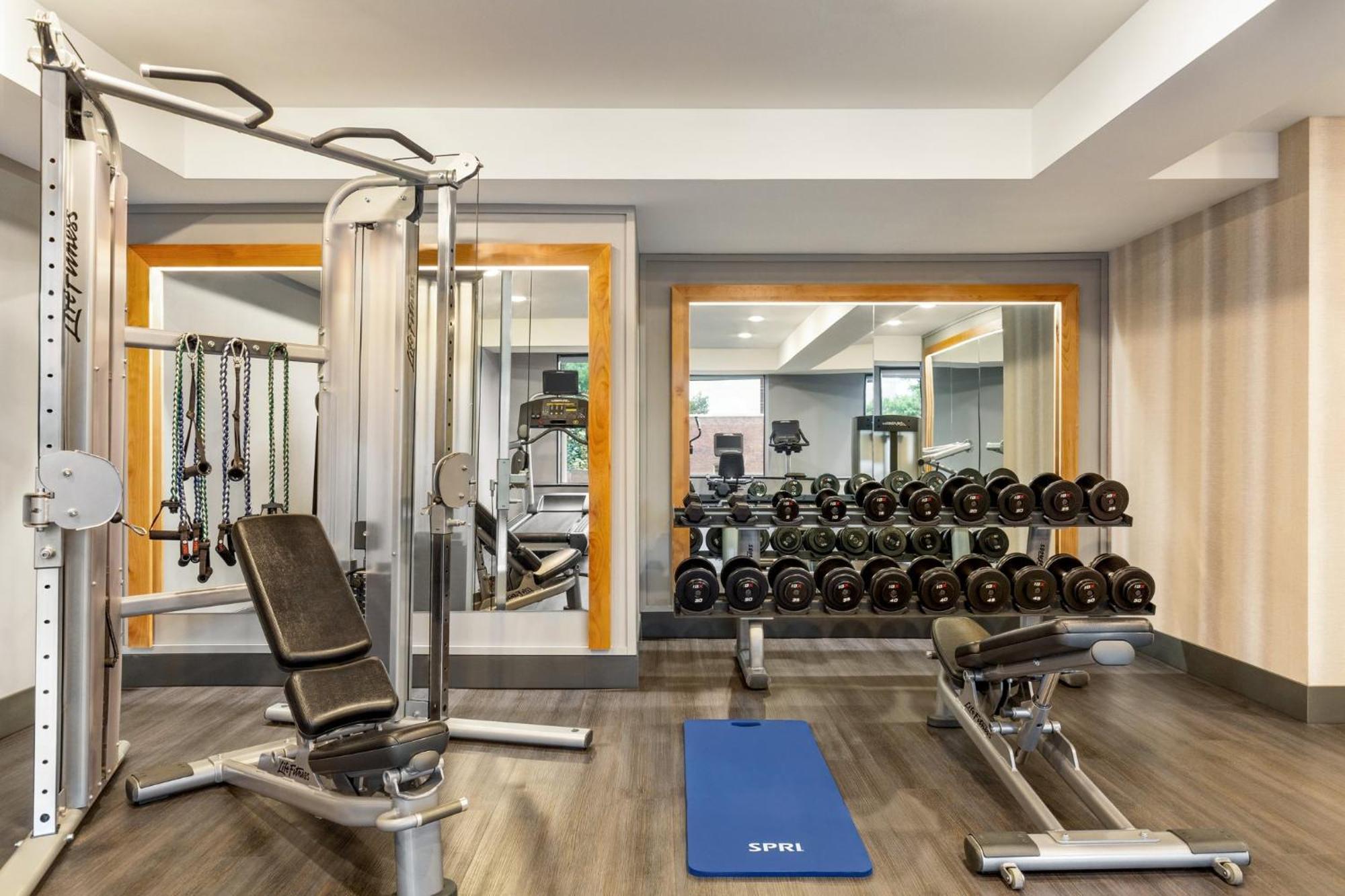 Crowne Plaza Newly Renovated With No Fee Hotel 4*