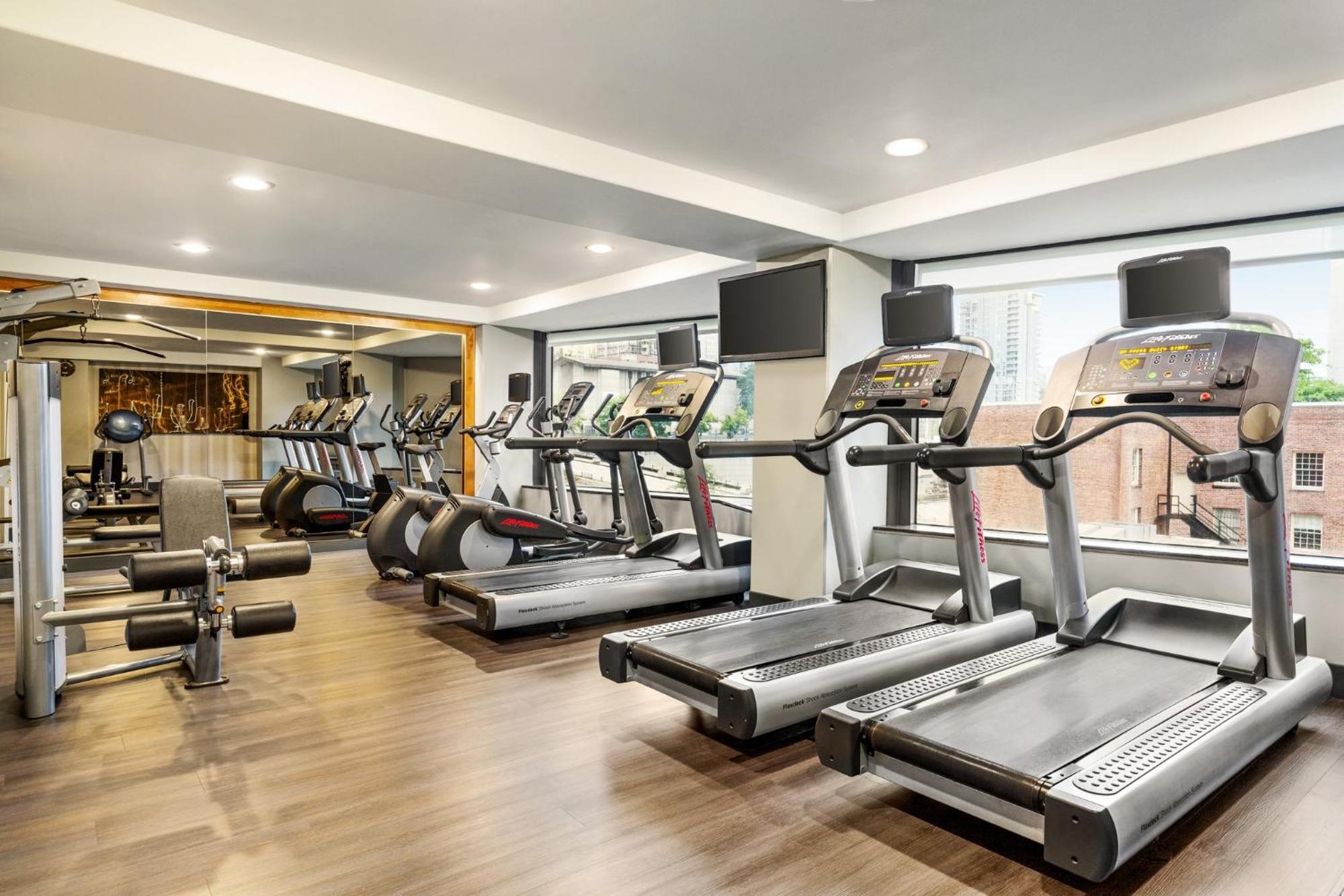 Hotel Crowne Plaza Newly Renovated With No Fee 4*