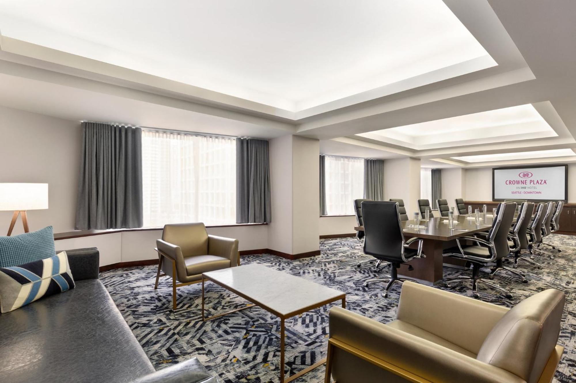 Crowne Plaza Newly Renovated With No Fee 4*