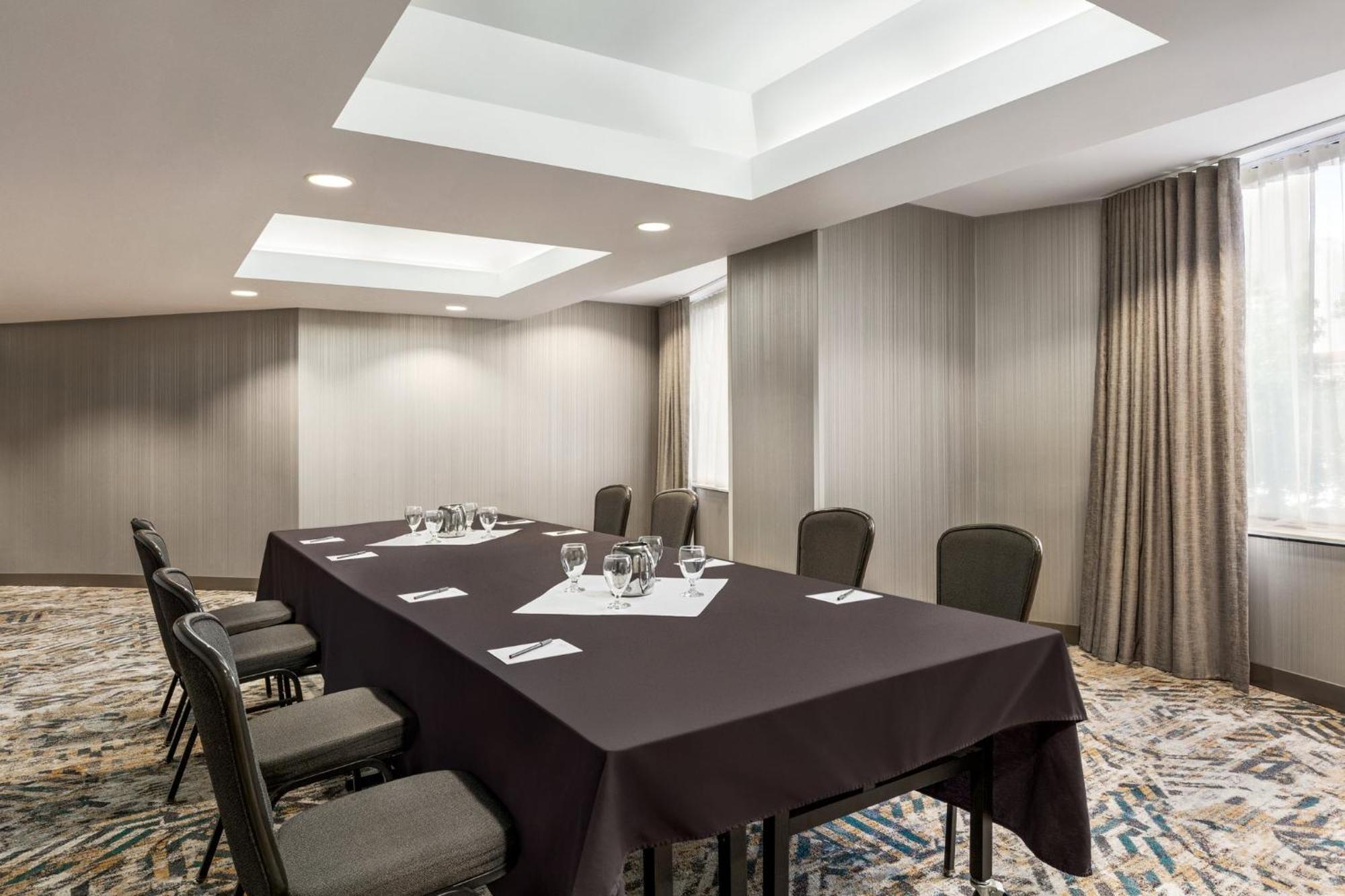 Crowne Plaza Newly Renovated With No Fee Hotel