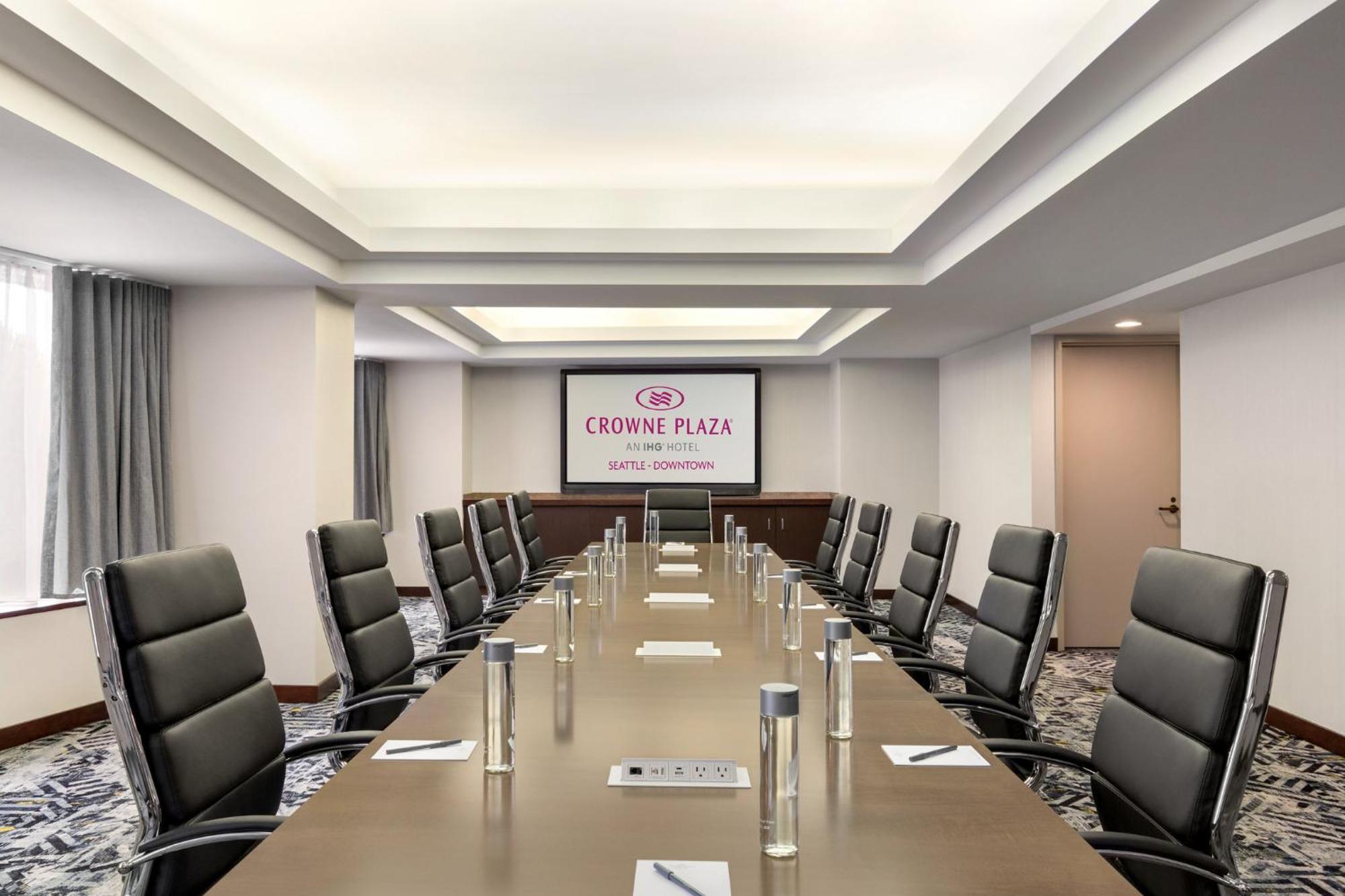 Hotel Crowne Plaza Newly Renovated With No Fee