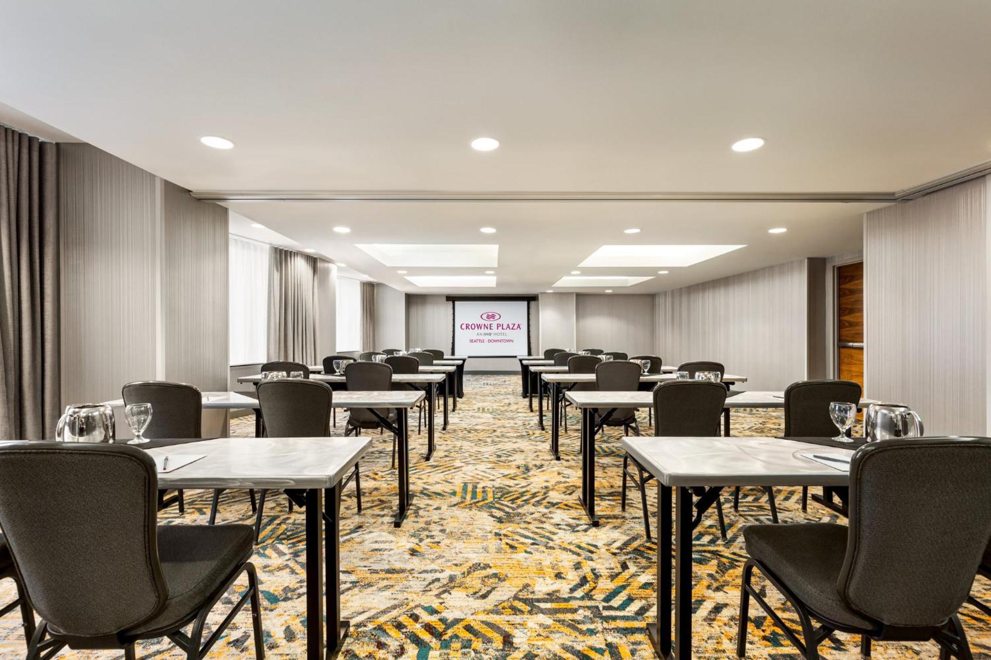 Hotel Crowne Plaza Newly Renovated With No Fee 4*