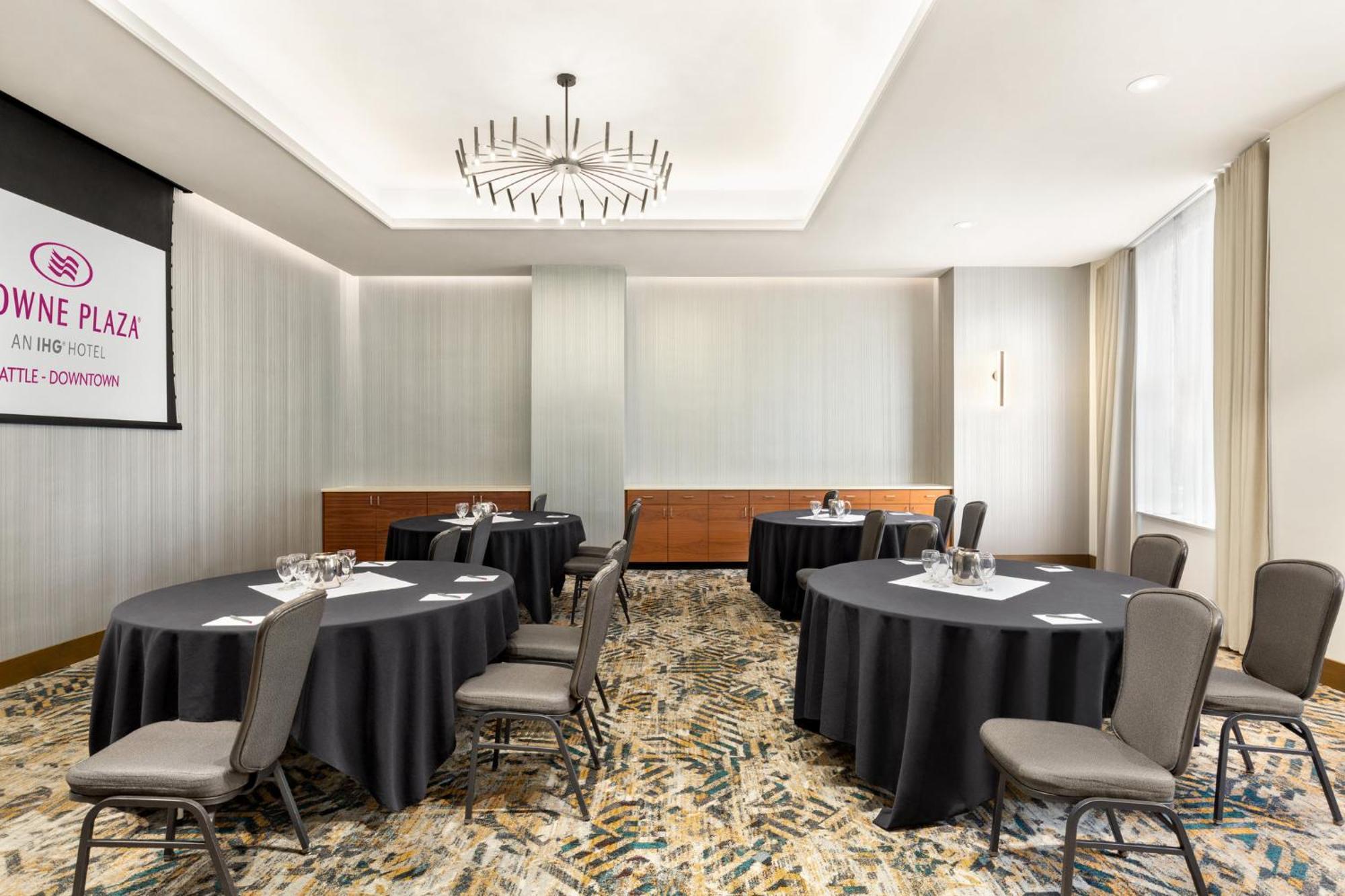Crowne Plaza Newly Renovated With No Fee Hotel Seattle