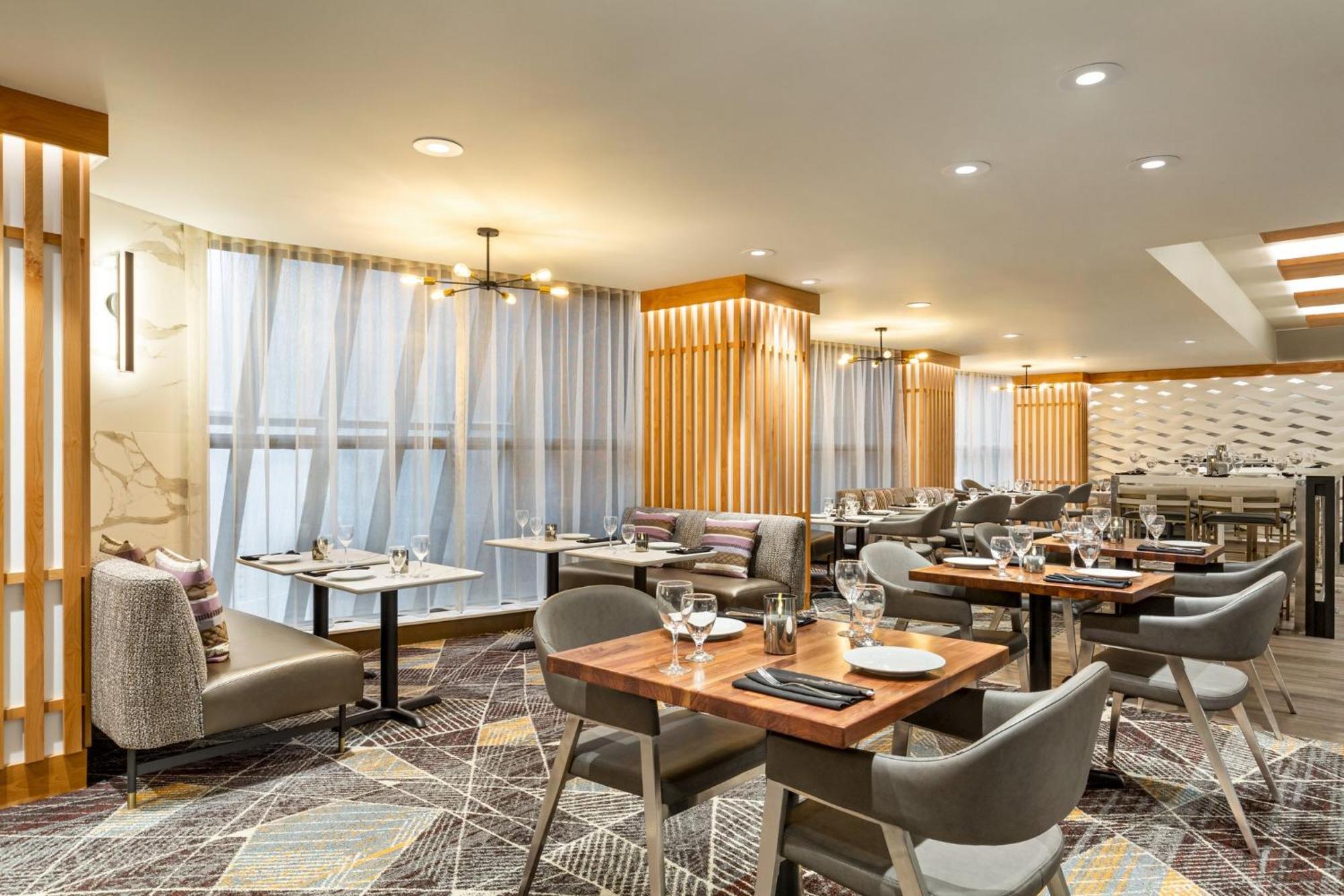 Crowne Plaza Newly Renovated With No Fee Hotel