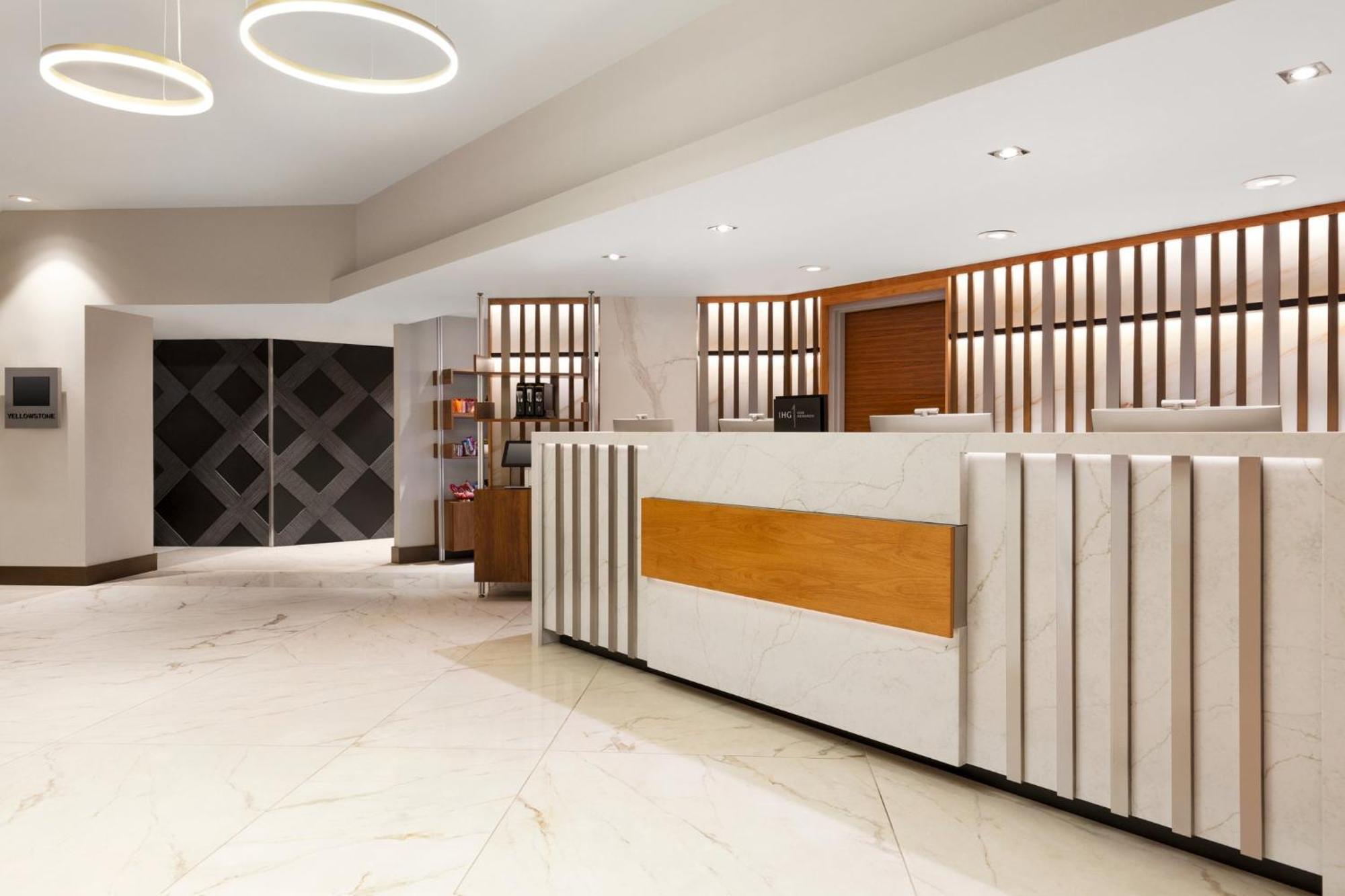 Crowne Plaza Newly Renovated With No Fee Hotel Seattle