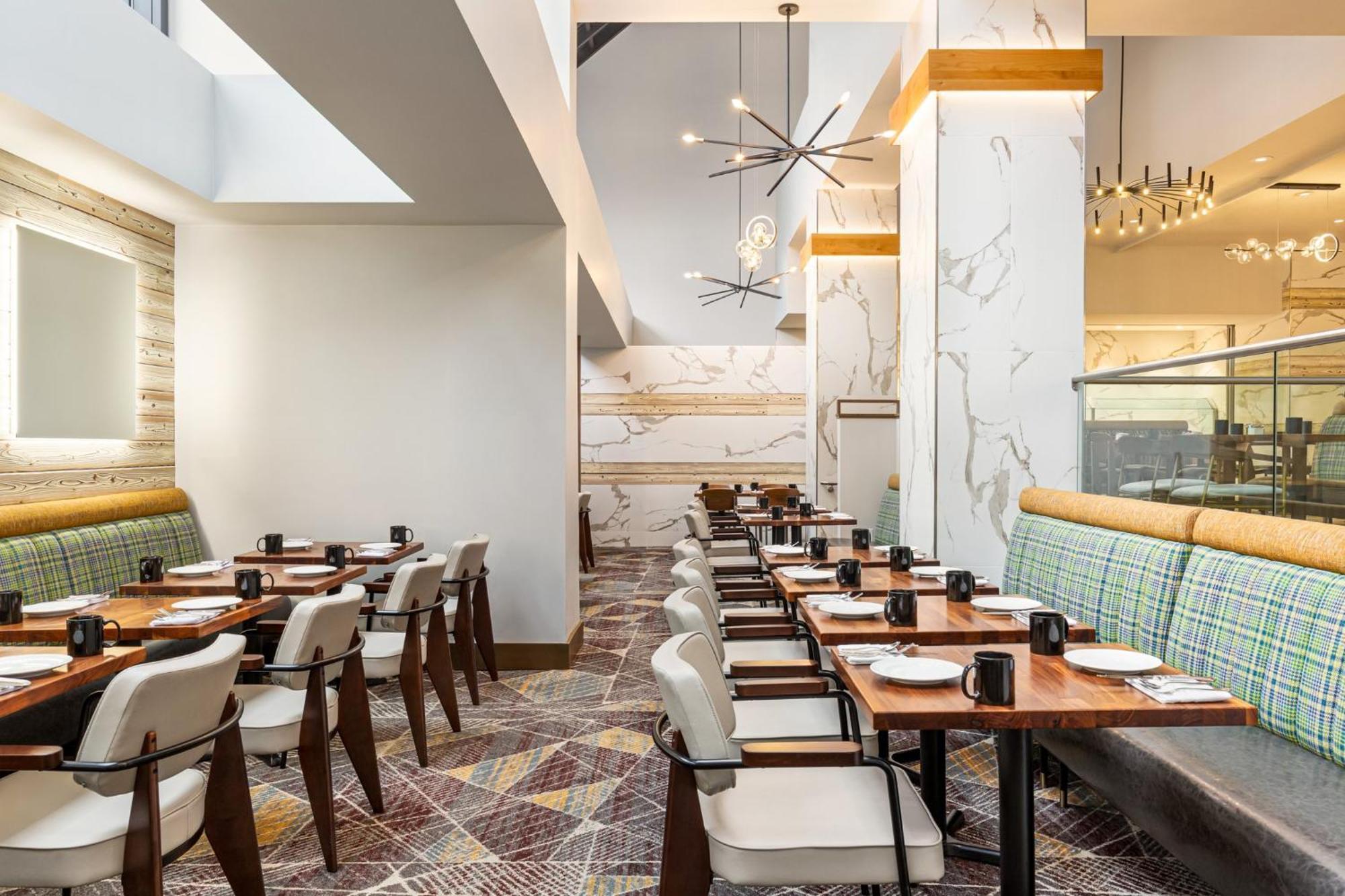 Hotel Crowne Plaza Newly Renovated With No Fee Seattle