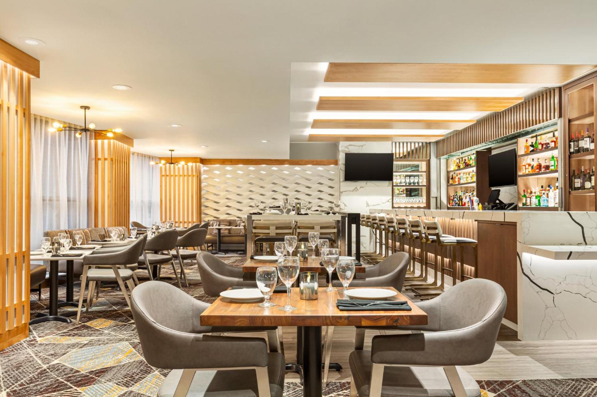 Crowne Plaza Newly Renovated With No Fee Hotel