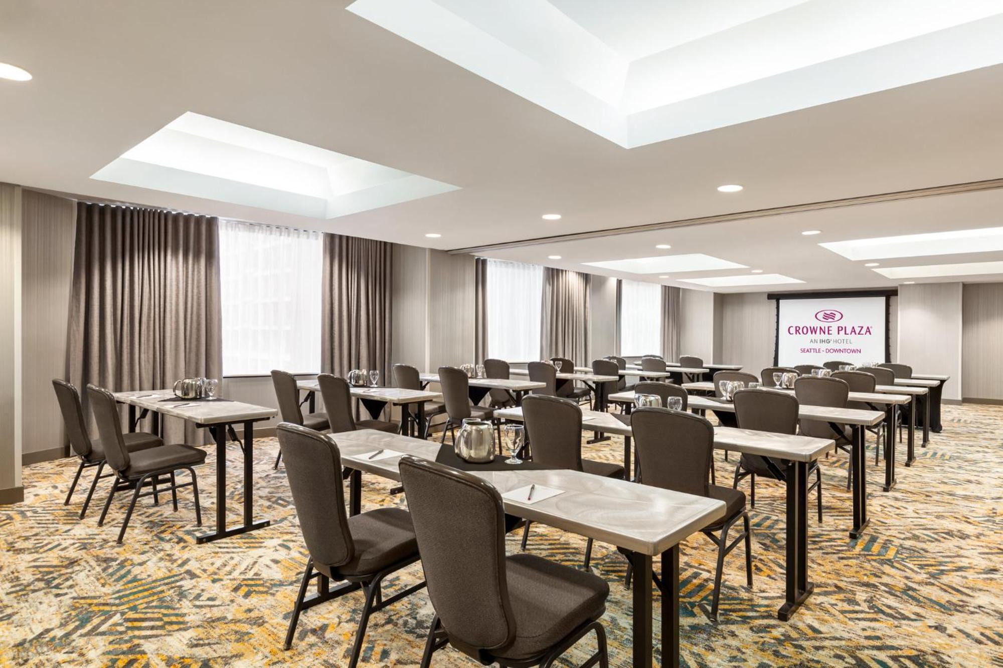 Hotel Crowne Plaza Newly Renovated With No Fee Seattle