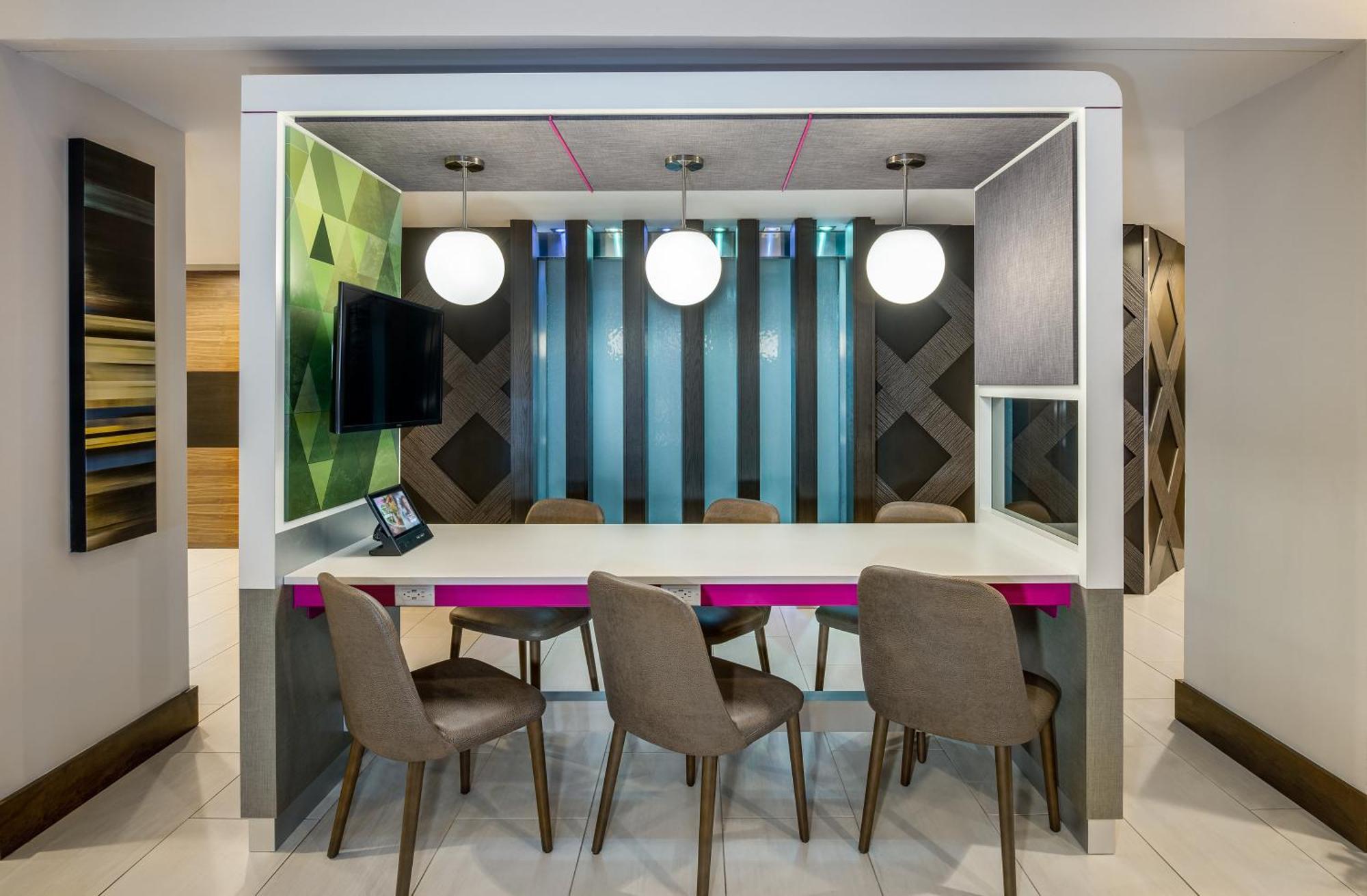 Crowne Plaza Newly Renovated With No Fee 4* Seattle