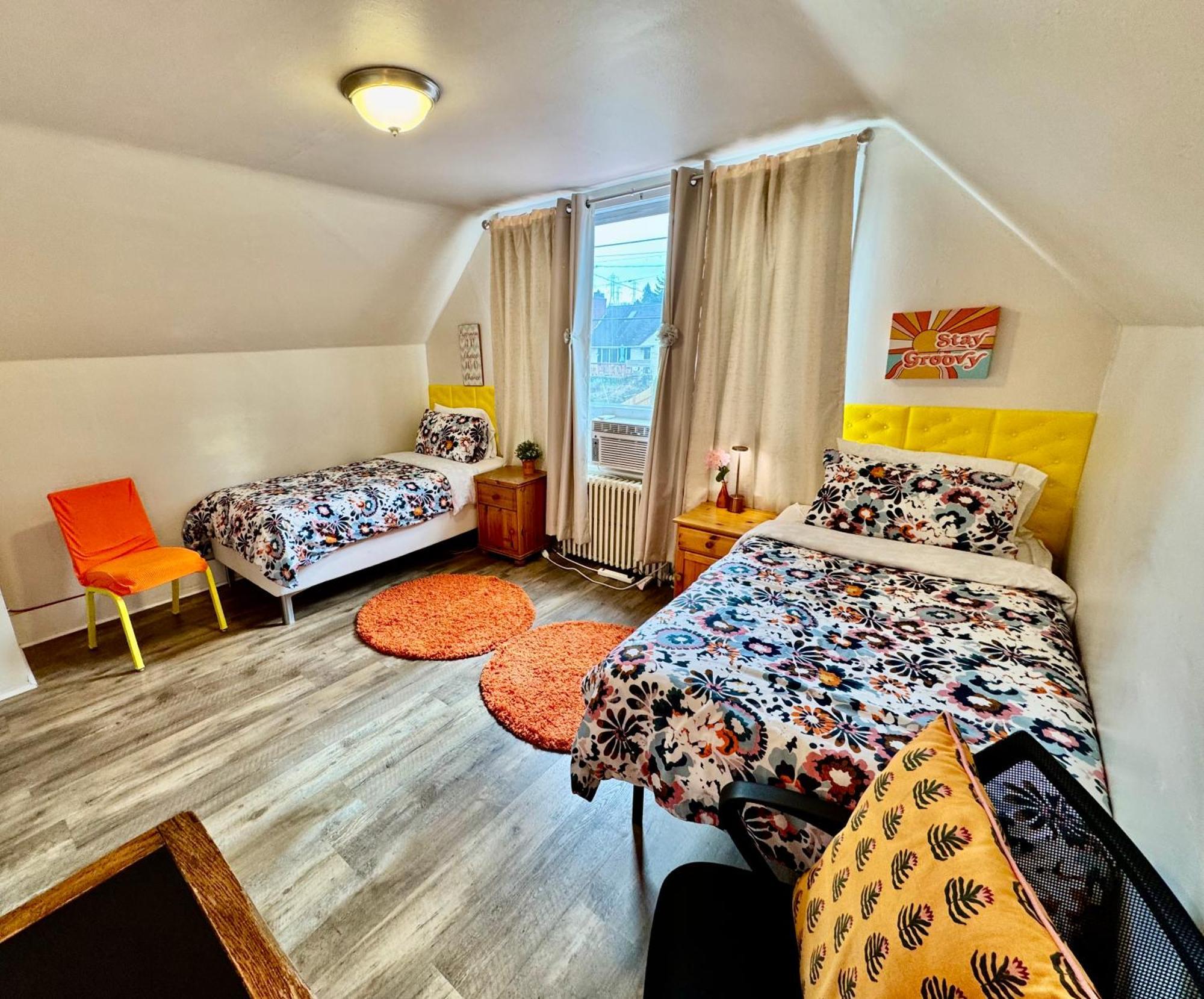 Homestay Private With Two Twin Beds Air Conditioning And Shared Bathrooms Located Near Seatac Airport And Downtown