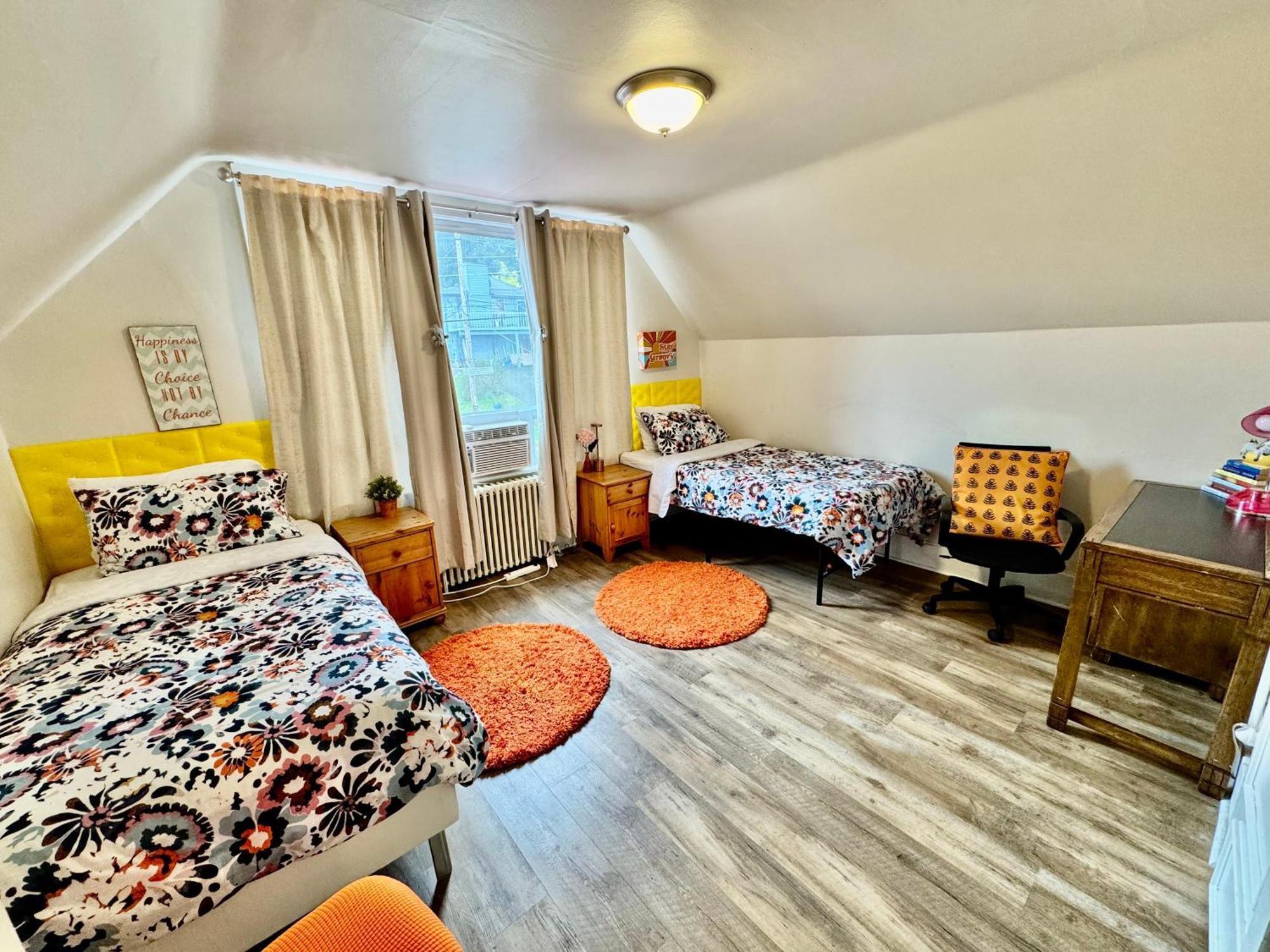 Private With Two Twin Beds Air Conditioning And Shared Bathrooms Located Near Seatac Airport And Downtown * Seattle