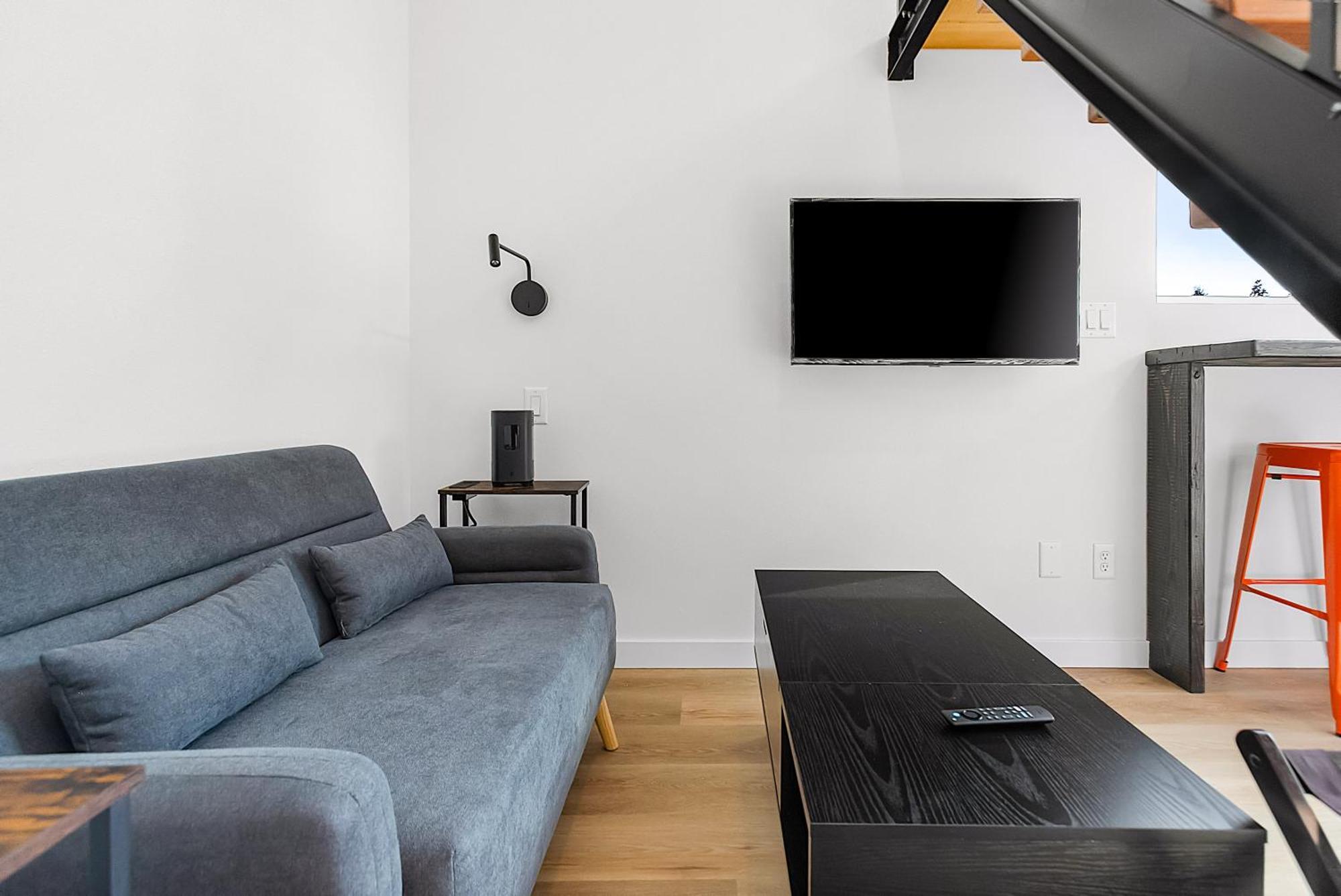 Sleek & Stylish Urban Loft *