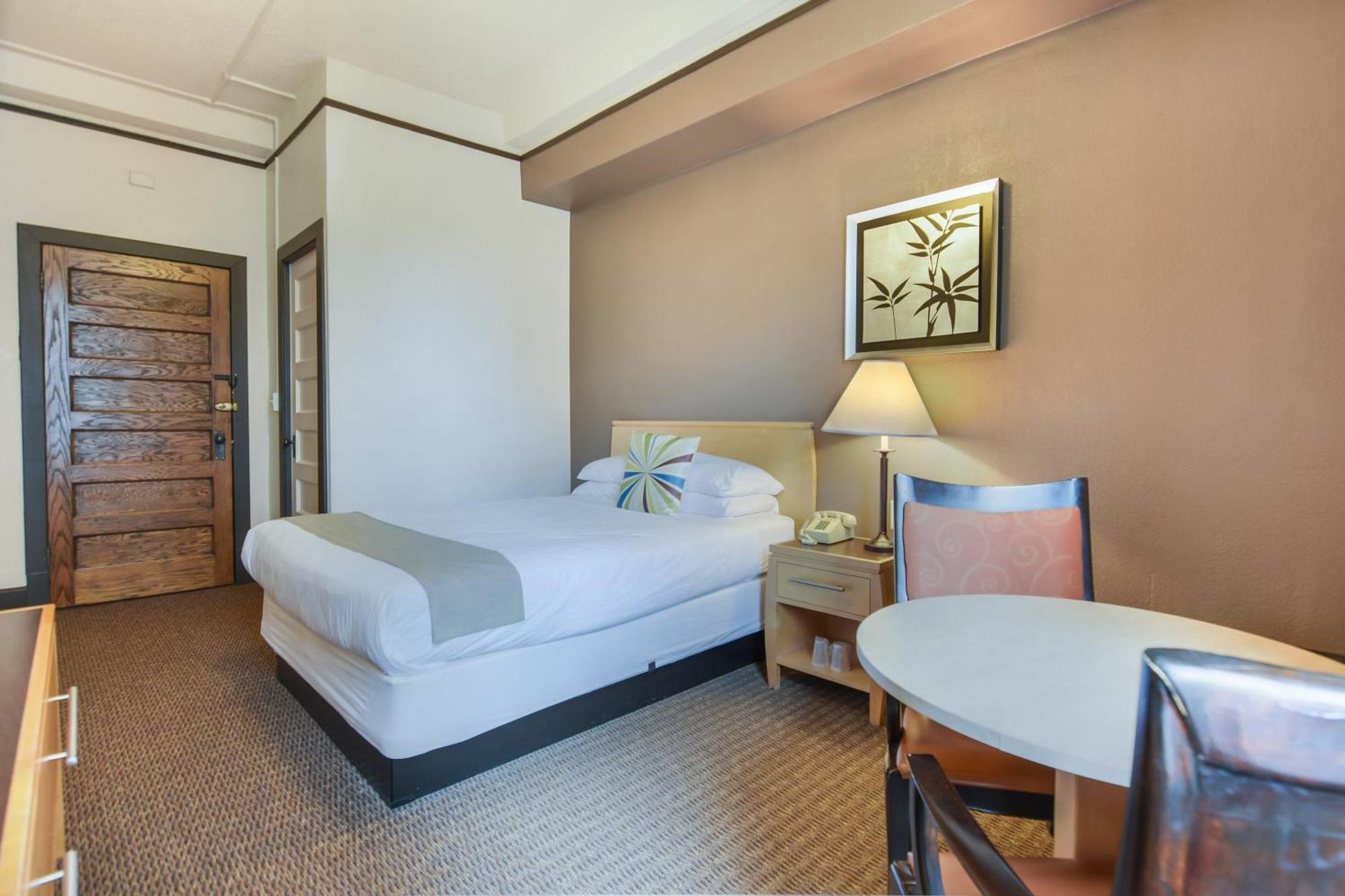 Hotel Moore