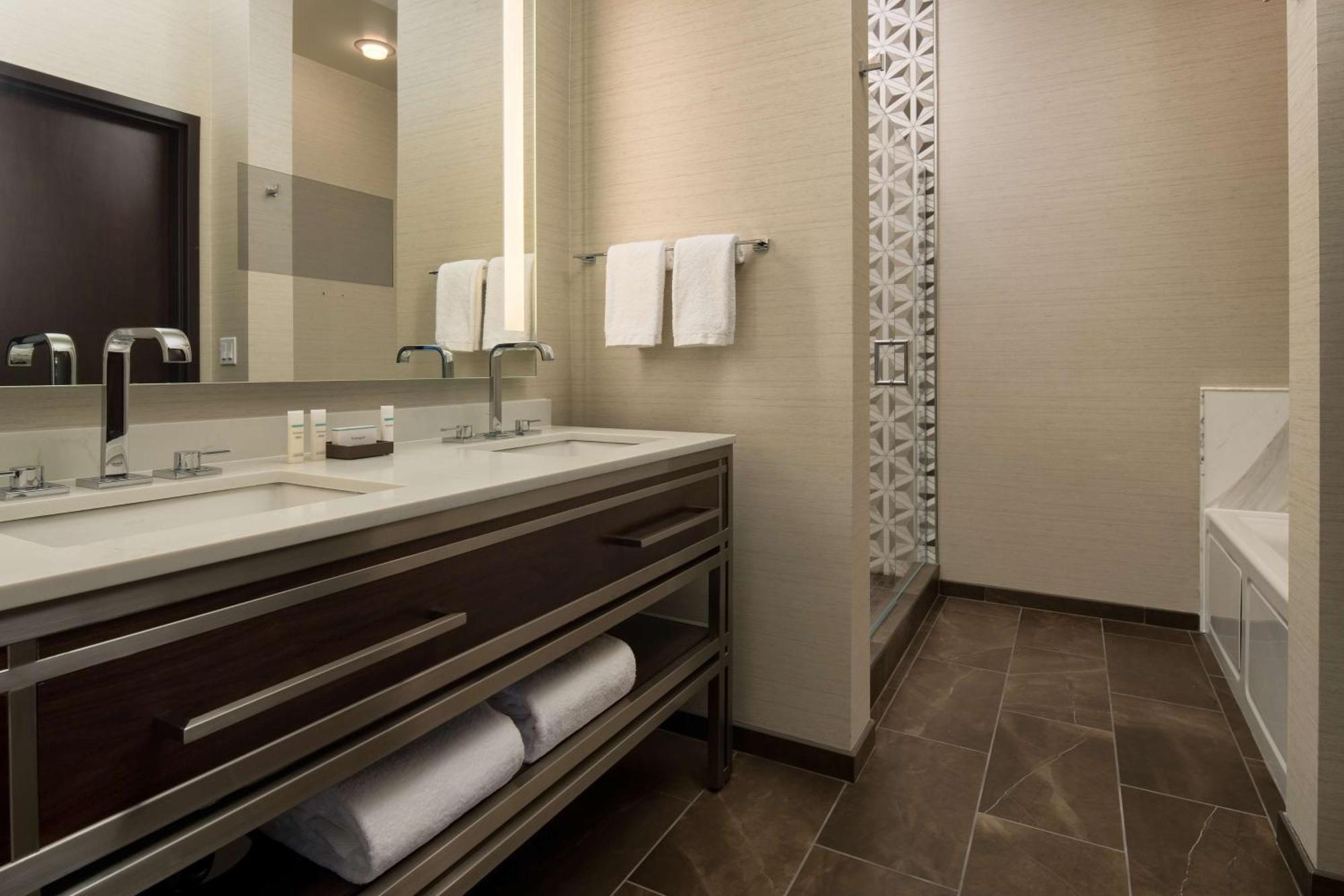 Hotel Embassy By Hilton Downtown Pioneer Square 4*