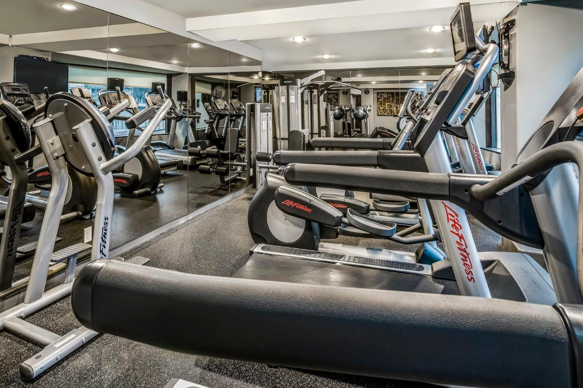 Crowne Plaza Newly Renovated With No Fee Hotel