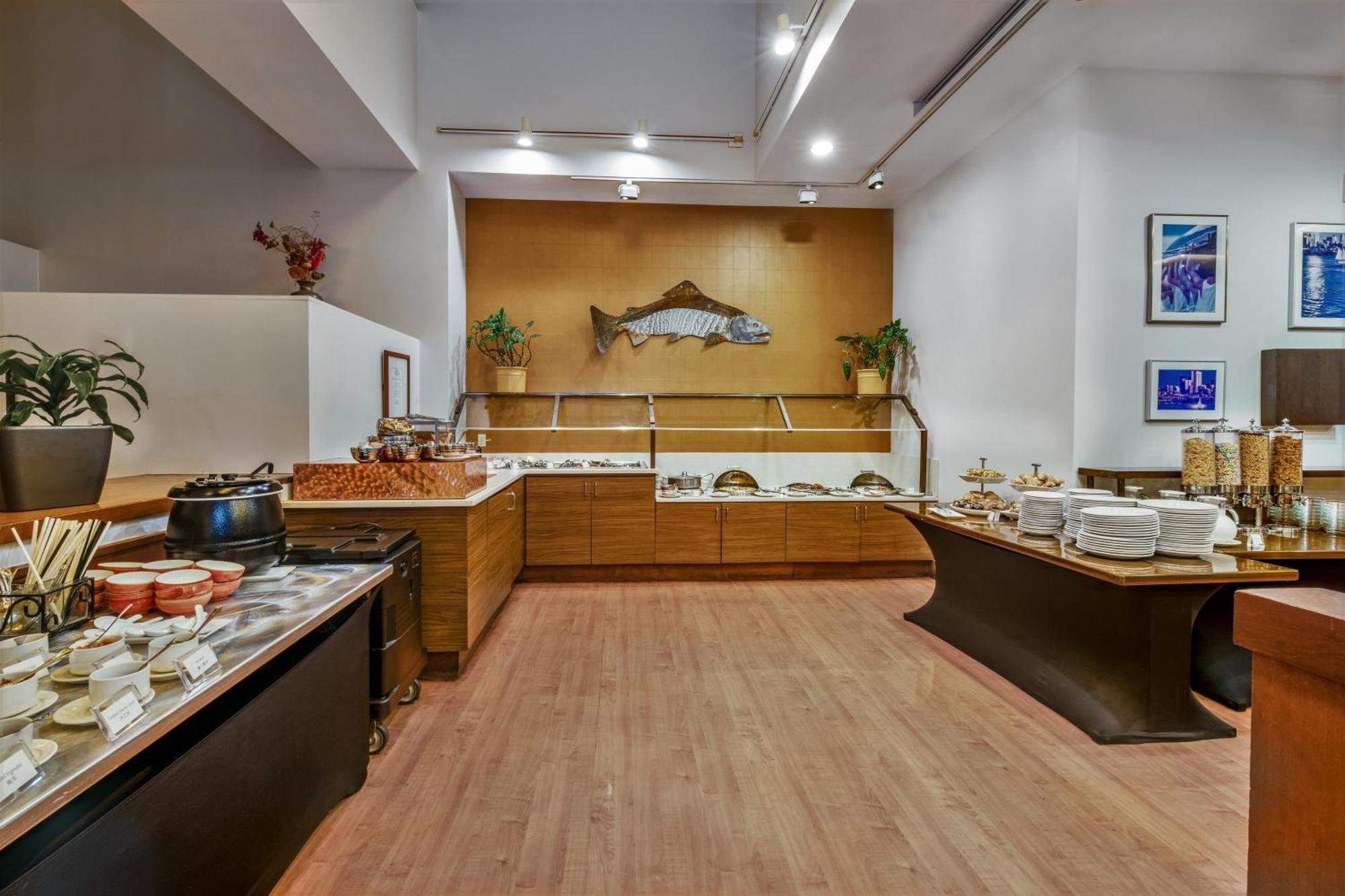 Crowne Plaza Newly Renovated With No Fee 4*