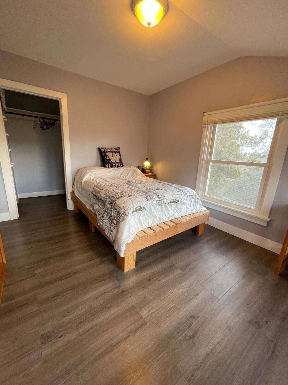 Apartment Oasis Near Uw Campus