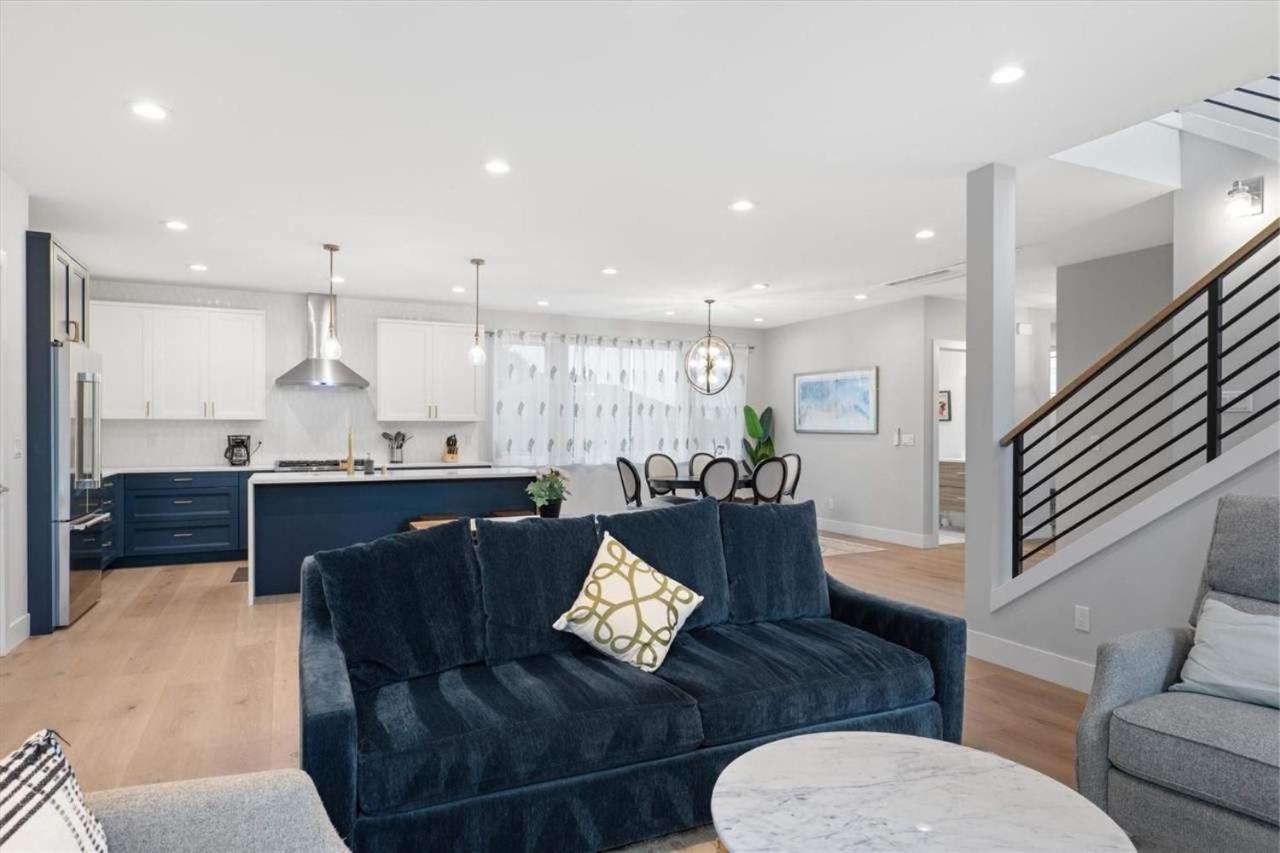 New House With Chef's Kitchen And Spa-like Seattle