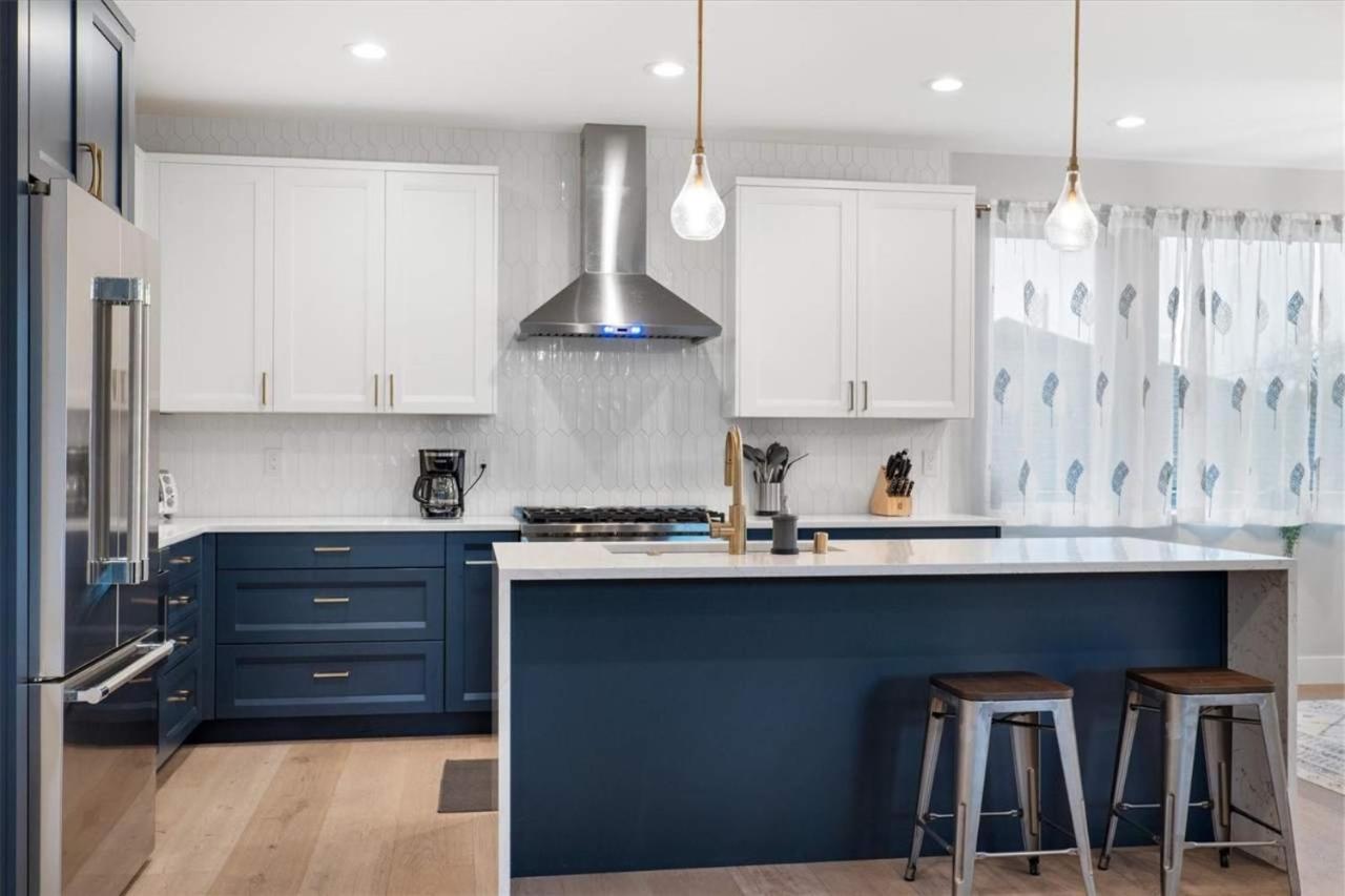 New House With Chef's Kitchen And Spa-like *