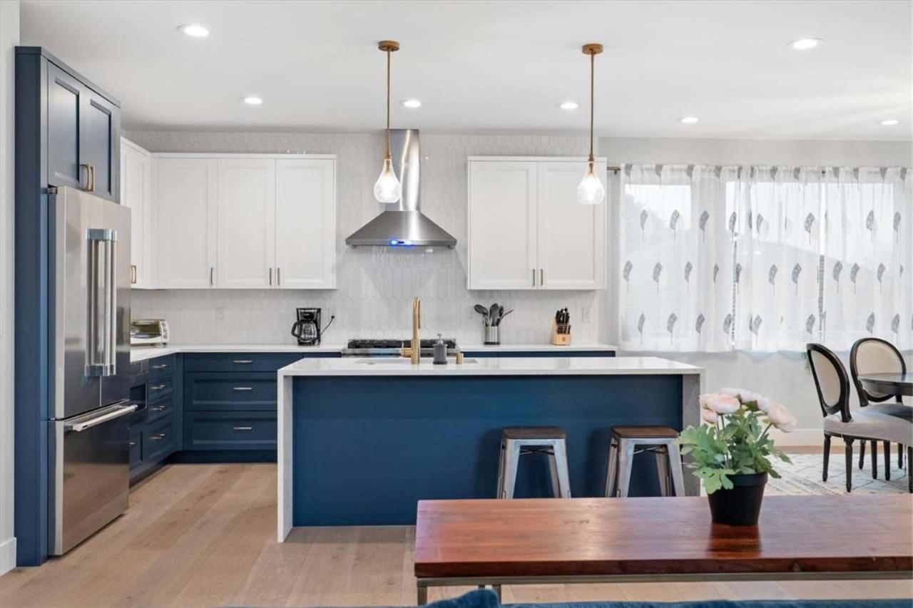 New House With Chef's Kitchen And Spa-like Seattle
