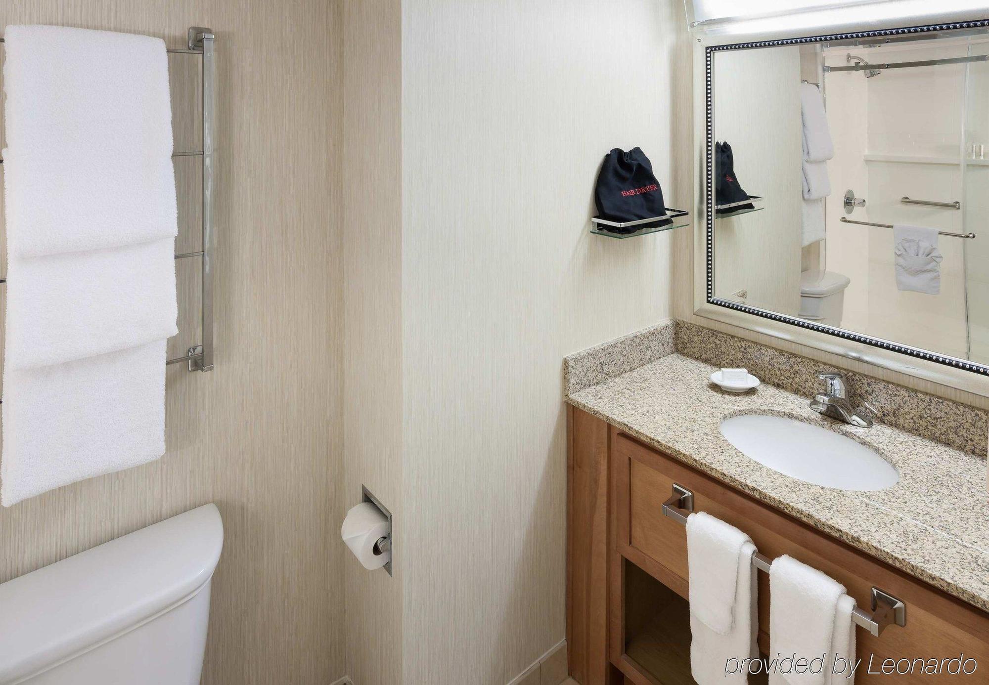 By Marriott Downtown/lake Union Seattle