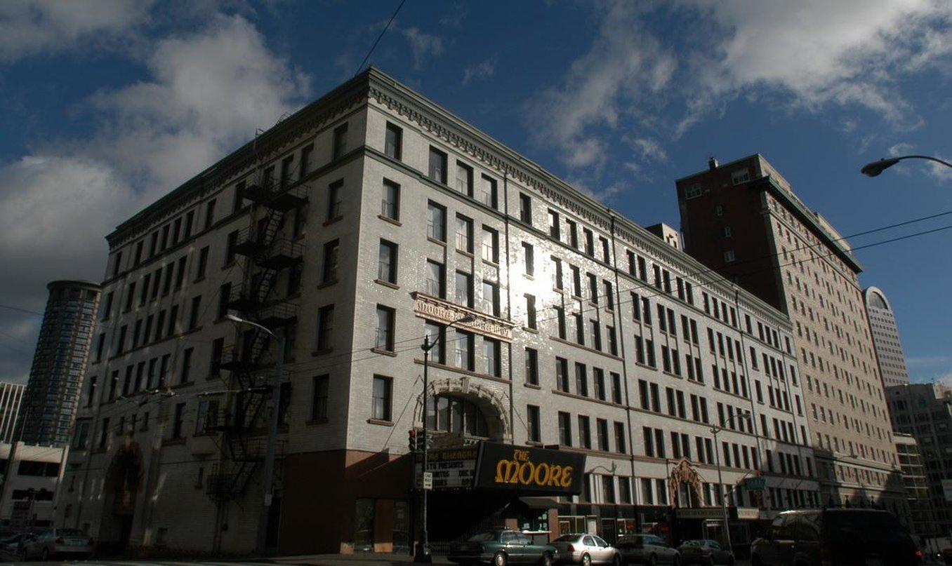 Moore Hotel 2*