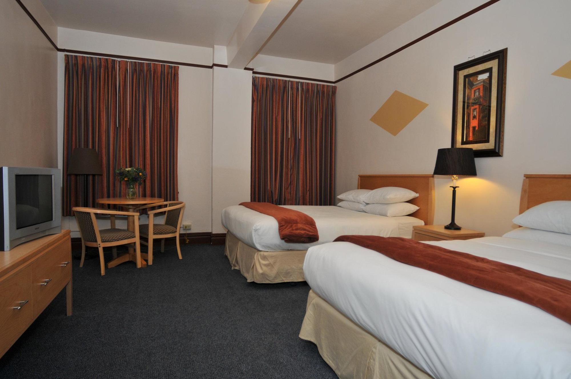 Hotel Moore