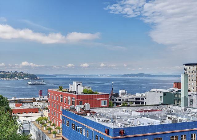 Belltown Court Space Needle Studio * Seattle