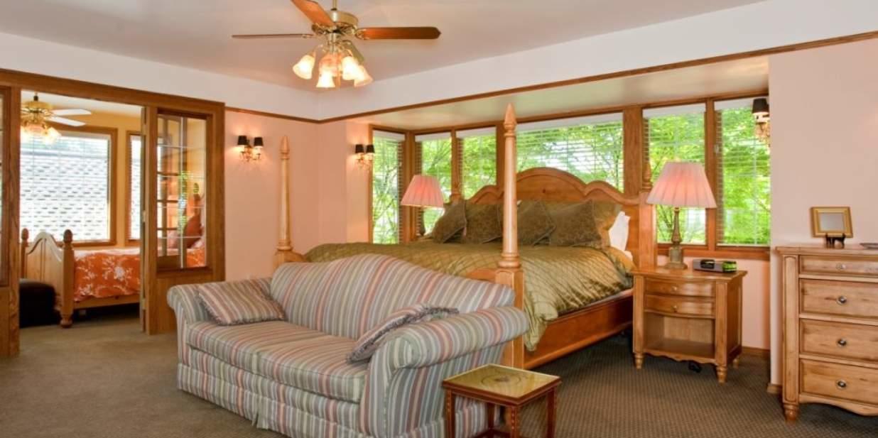 Bacon Mansion Bed & Breakfast