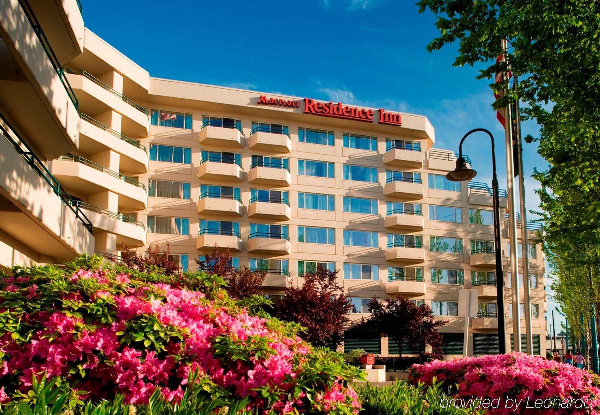 By Marriott Downtown/lake Union Seattle