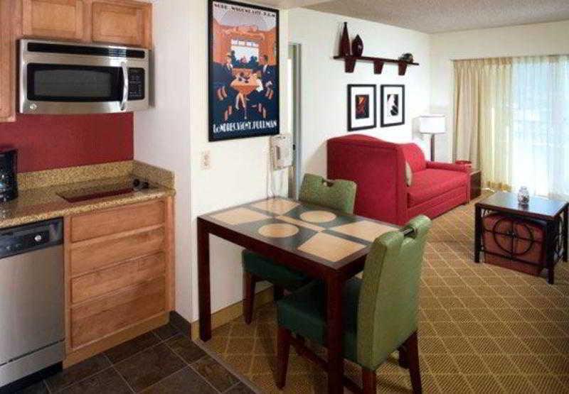 By Marriott Downtown/lake Union