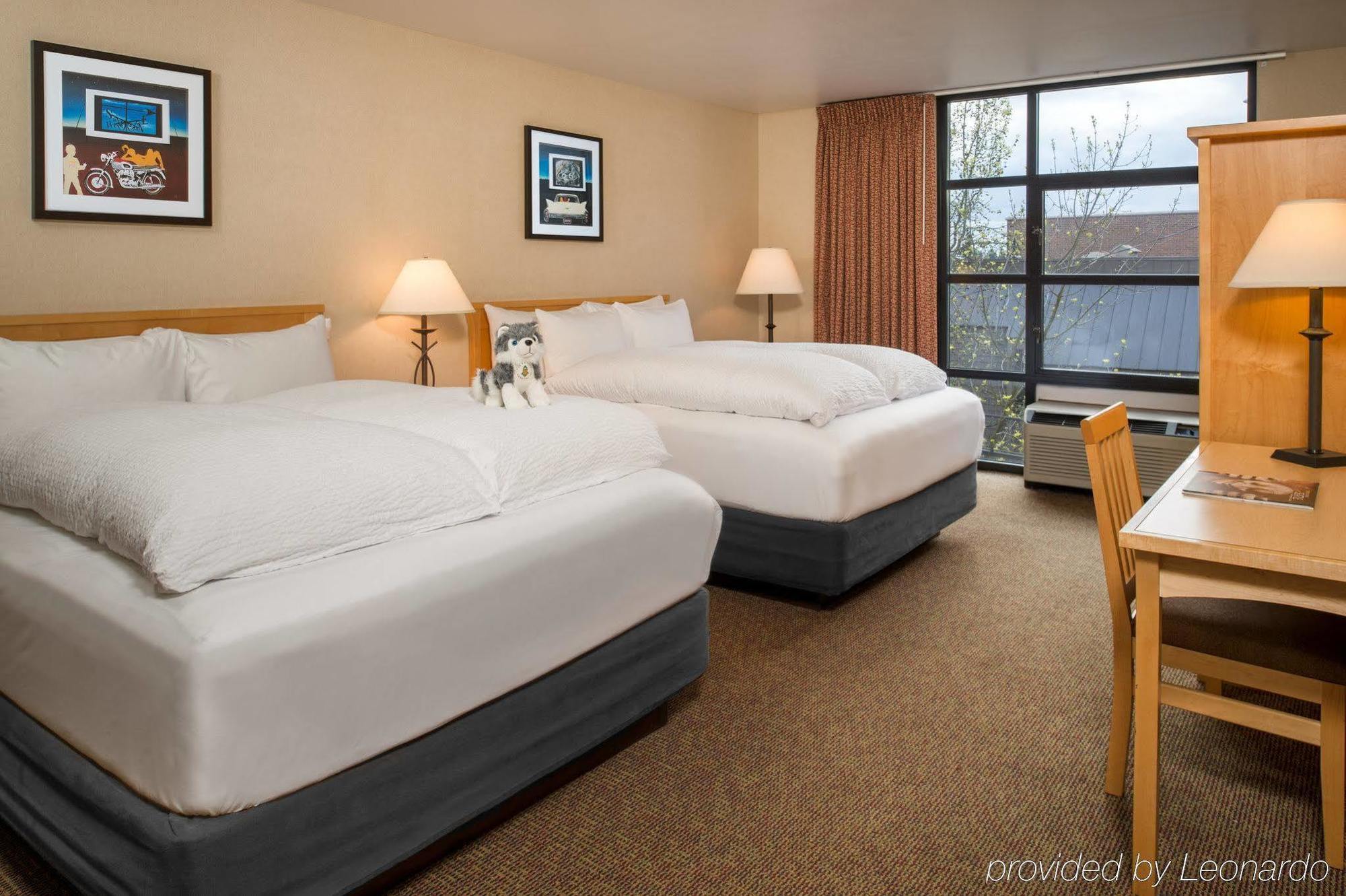 Staypineapple, Inn, District Hotel