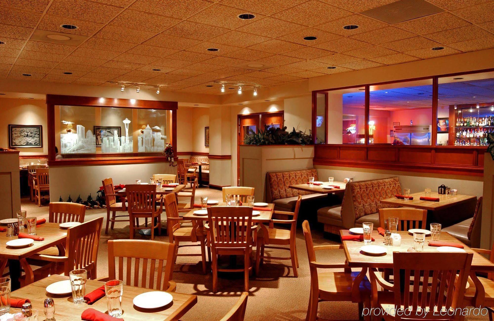 Executive By The Space Needle Hotel 3*