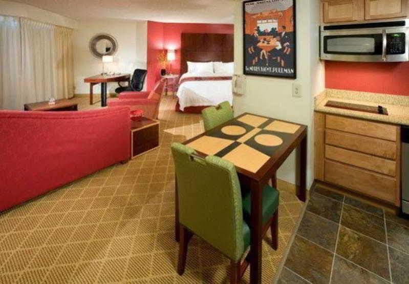 By Marriott Downtown/lake Union